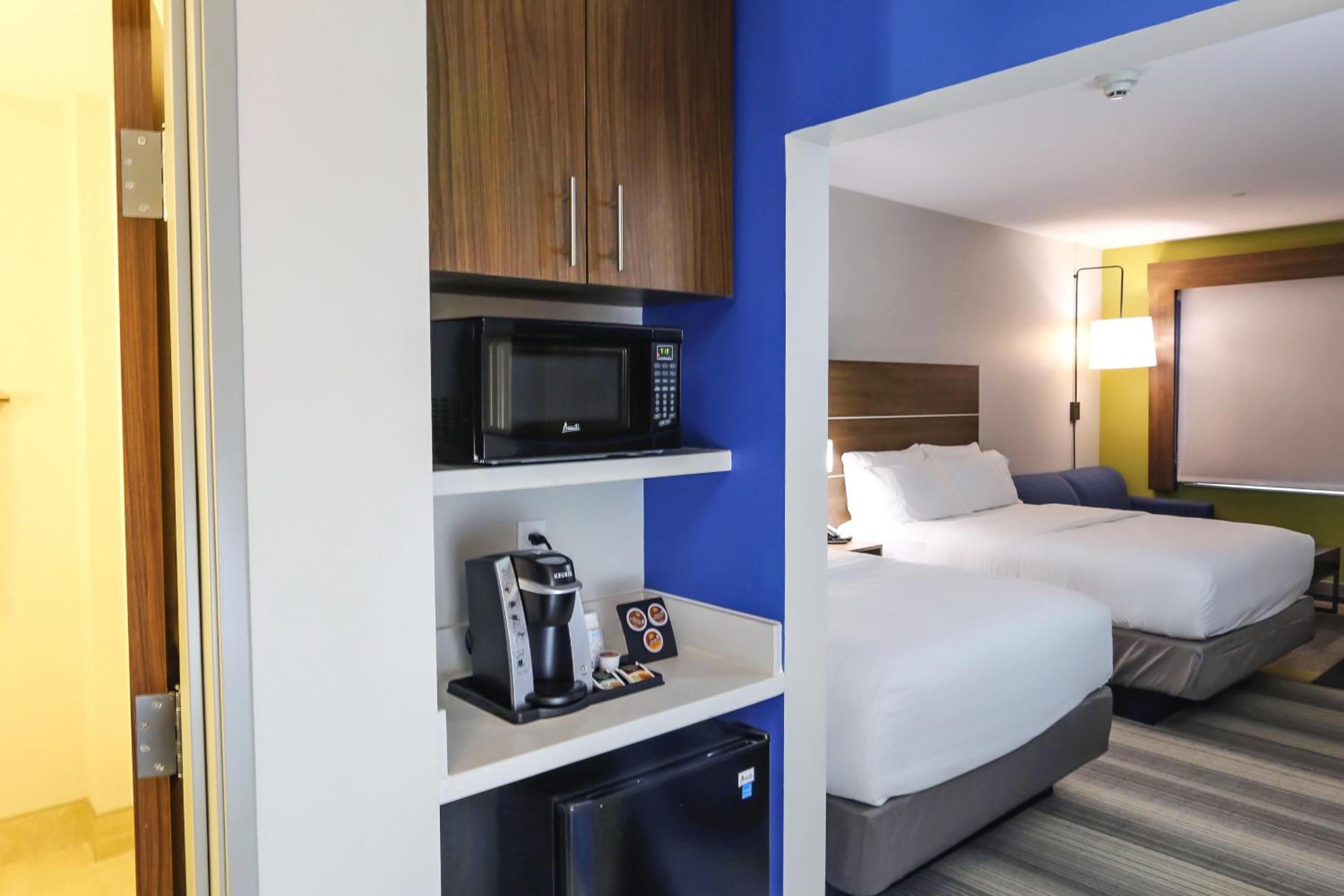 Holiday Inn Express Suites - Houston IAH - Beltway 8, an IHG Hotel - Property Image 30
