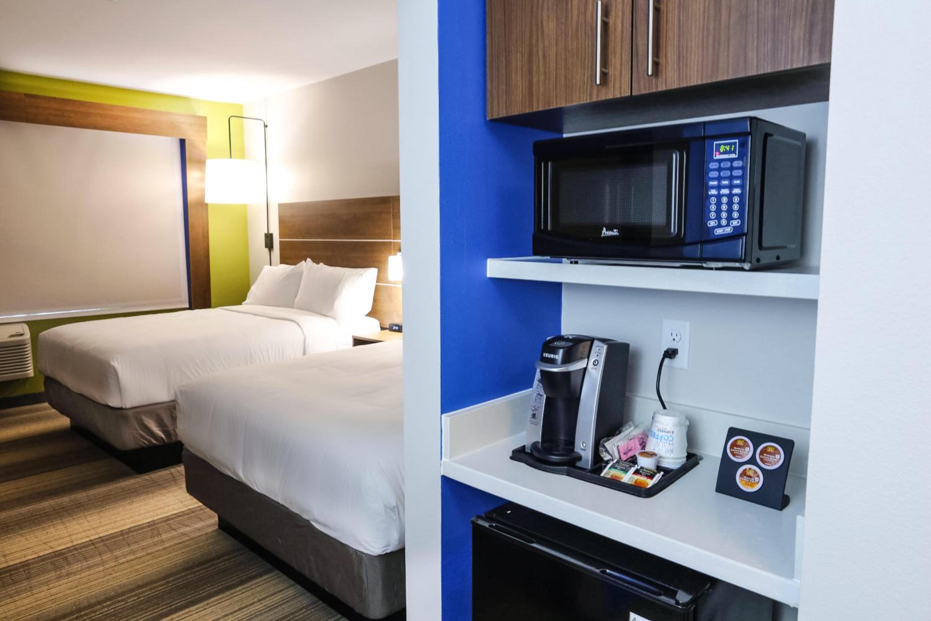 Holiday Inn Express Suites - Houston IAH - Beltway 8, an IHG Hotel - Property Image 19