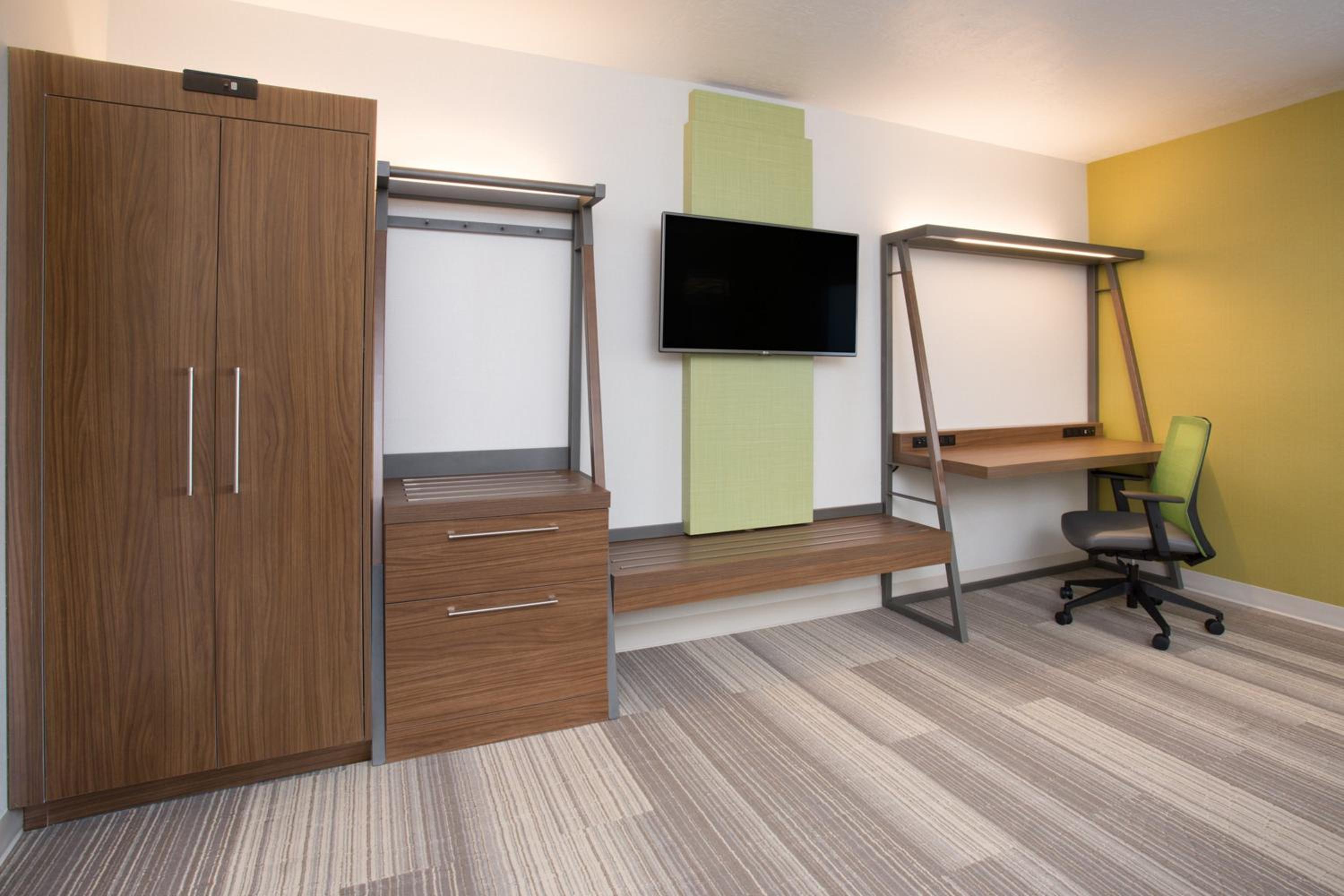 Holiday Inn Express  Suites - Houston IAH - Beltway 8, an IHG Hotel - Property Image 3