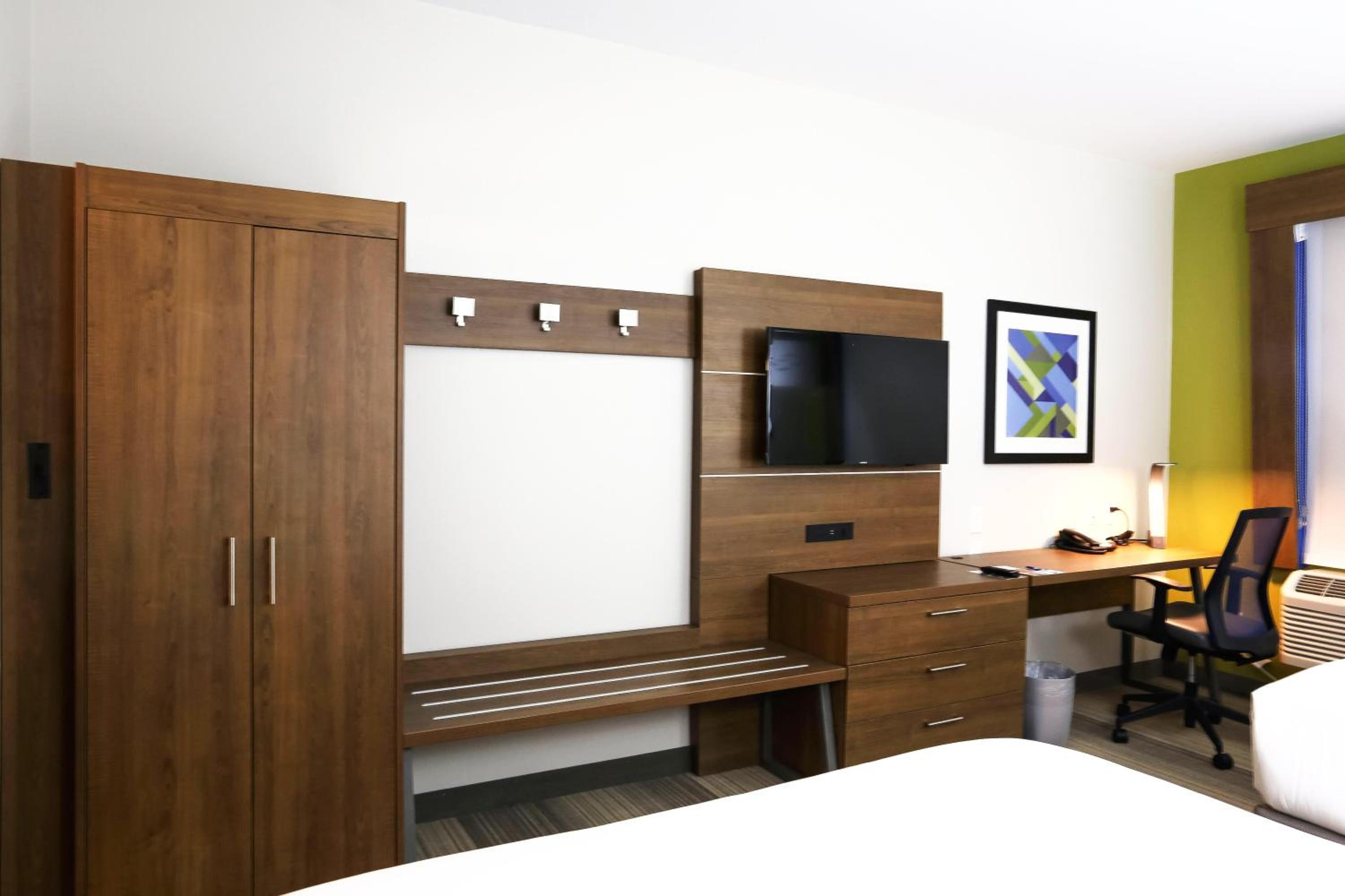 Holiday Inn Express Suites - Houston IAH - Beltway 8, an IHG Hotel - Property Image 27