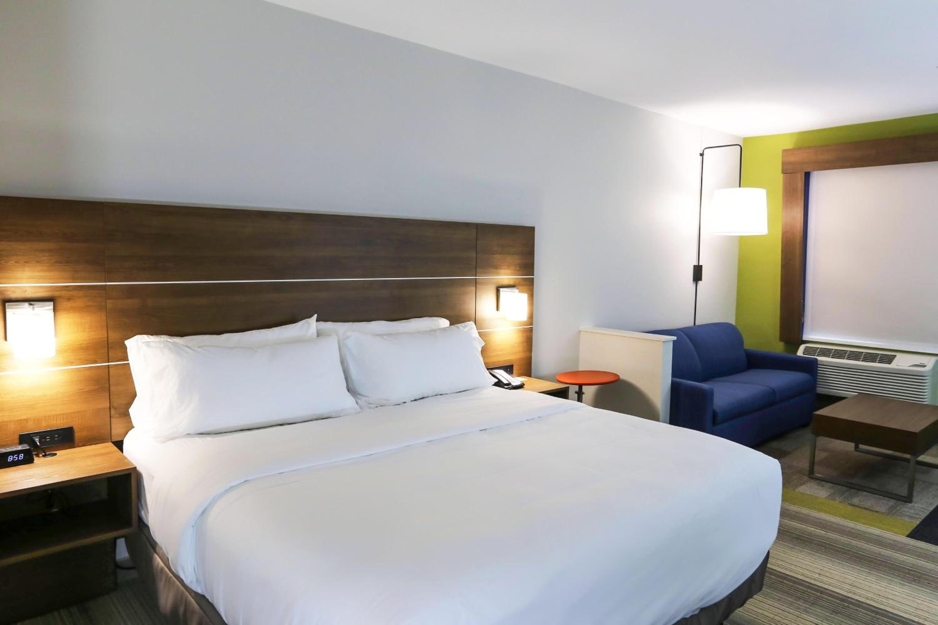 Holiday Inn Express Suites - Houston IAH - Beltway 8, an IHG Hotel - Property Image 29