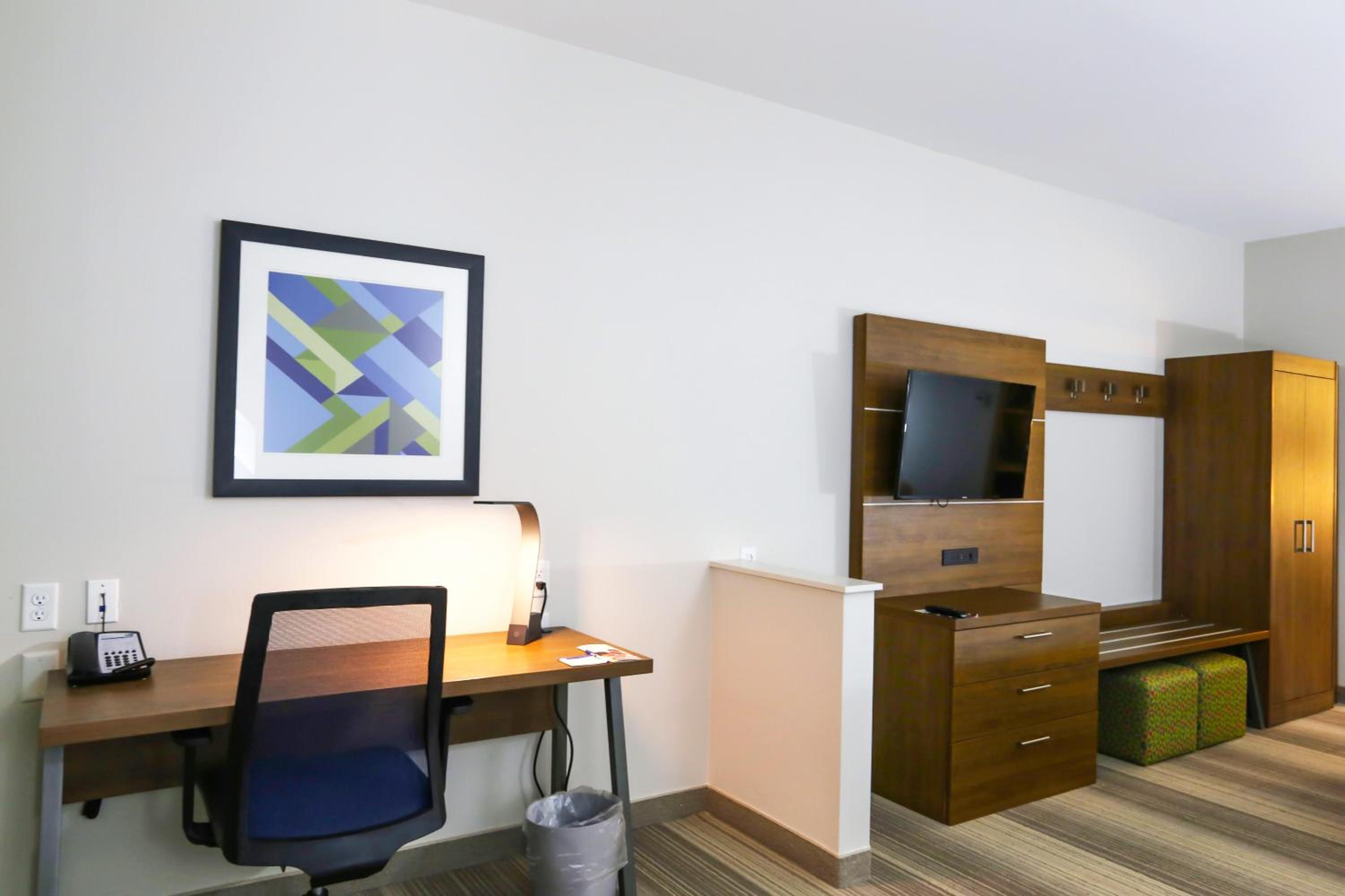 Holiday Inn Express Suites - Houston IAH - Beltway 8, an IHG Hotel - Property Image 18