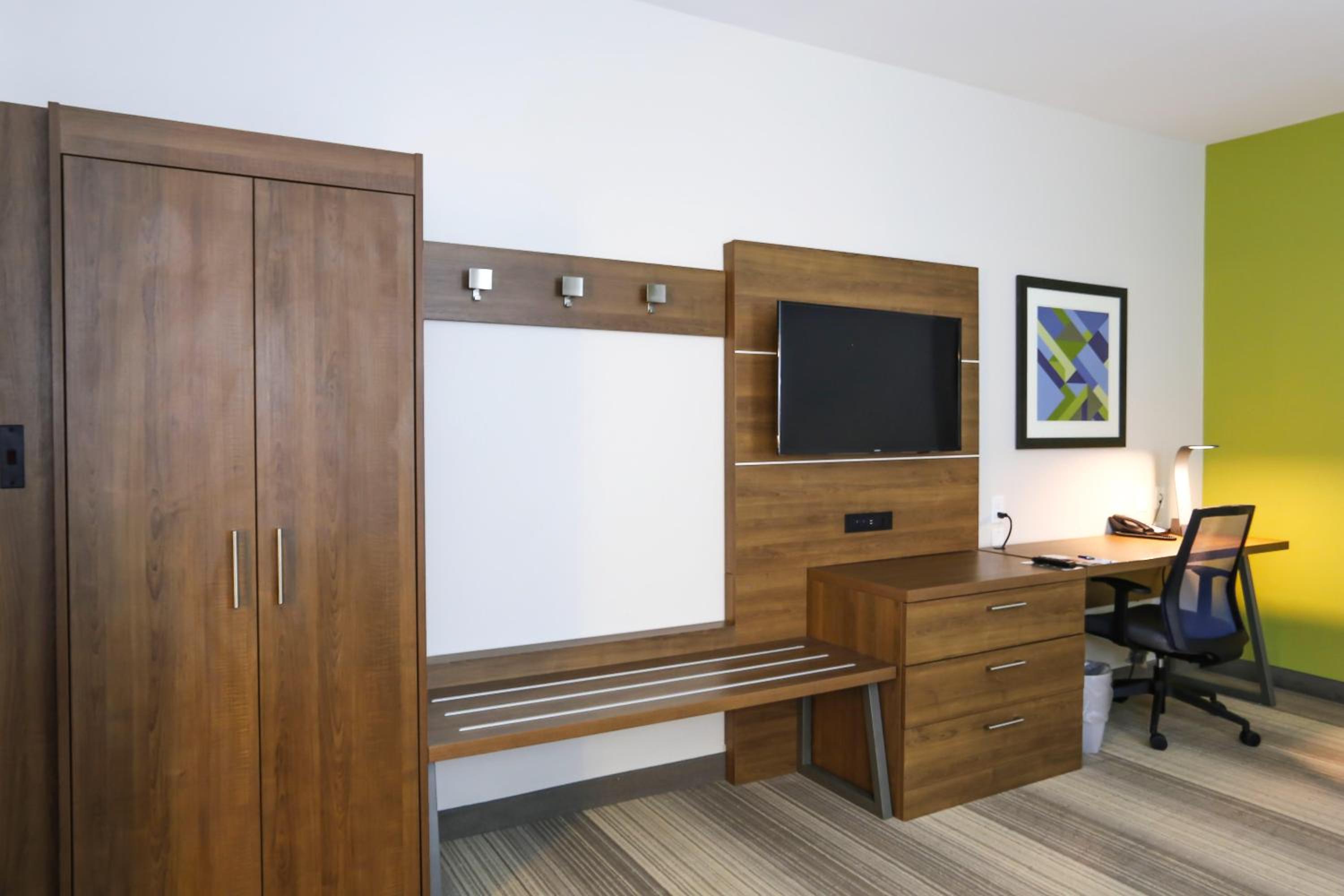 Holiday Inn Express Suites - Houston IAH - Beltway 8, an IHG Hotel - Property Image 22