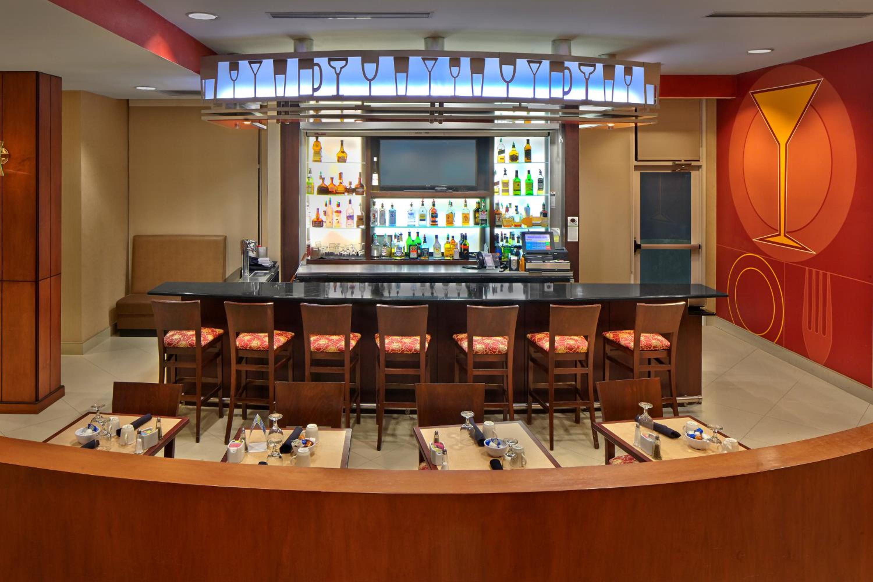 Jacksonville Vacations - Holiday Inn Jacksonville E 295 Baymeadows, an IHG Hotel - Property Image 2
