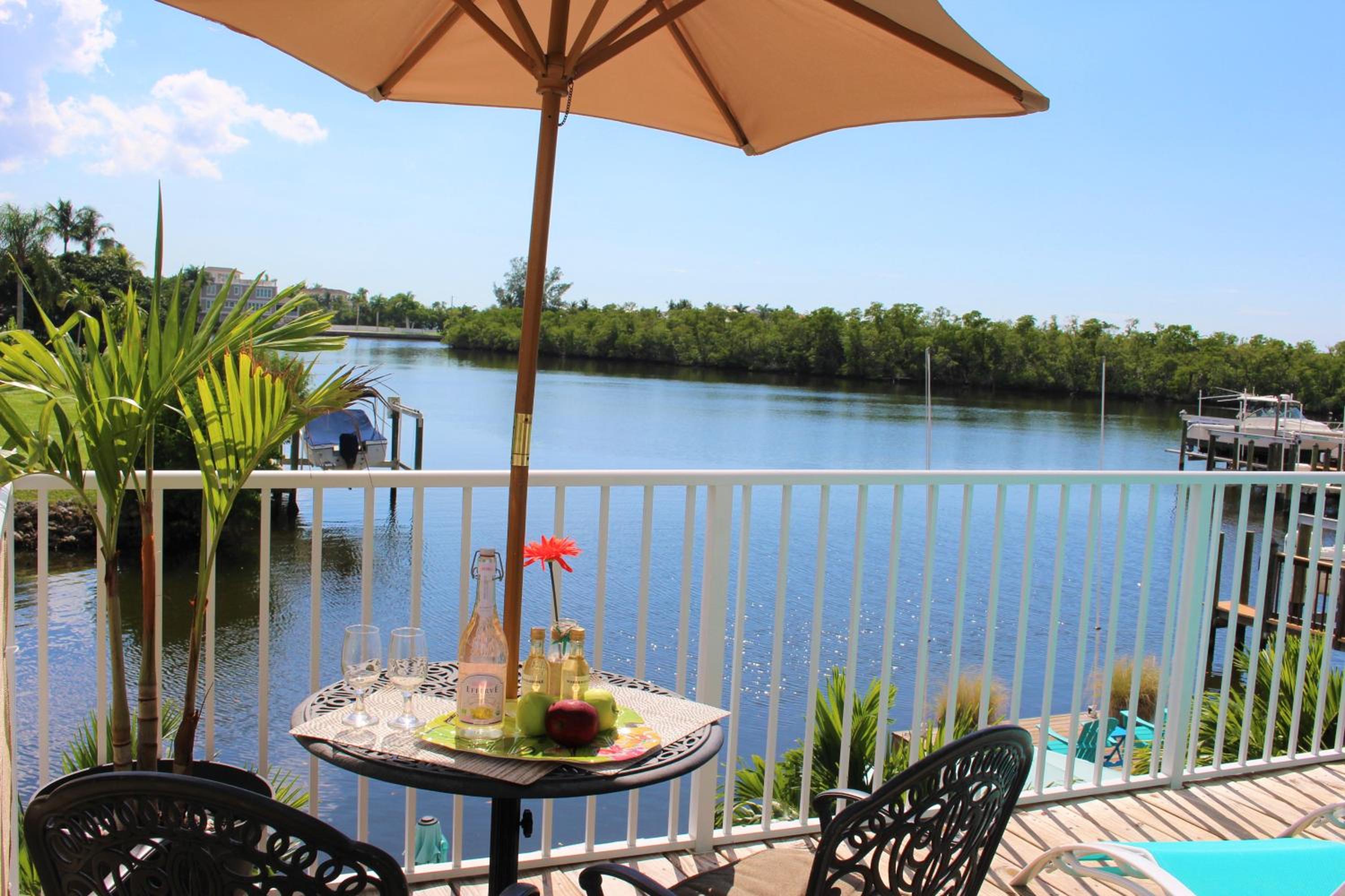 Latitude 26 Waterfront Boutique Resort - Bonita Springs