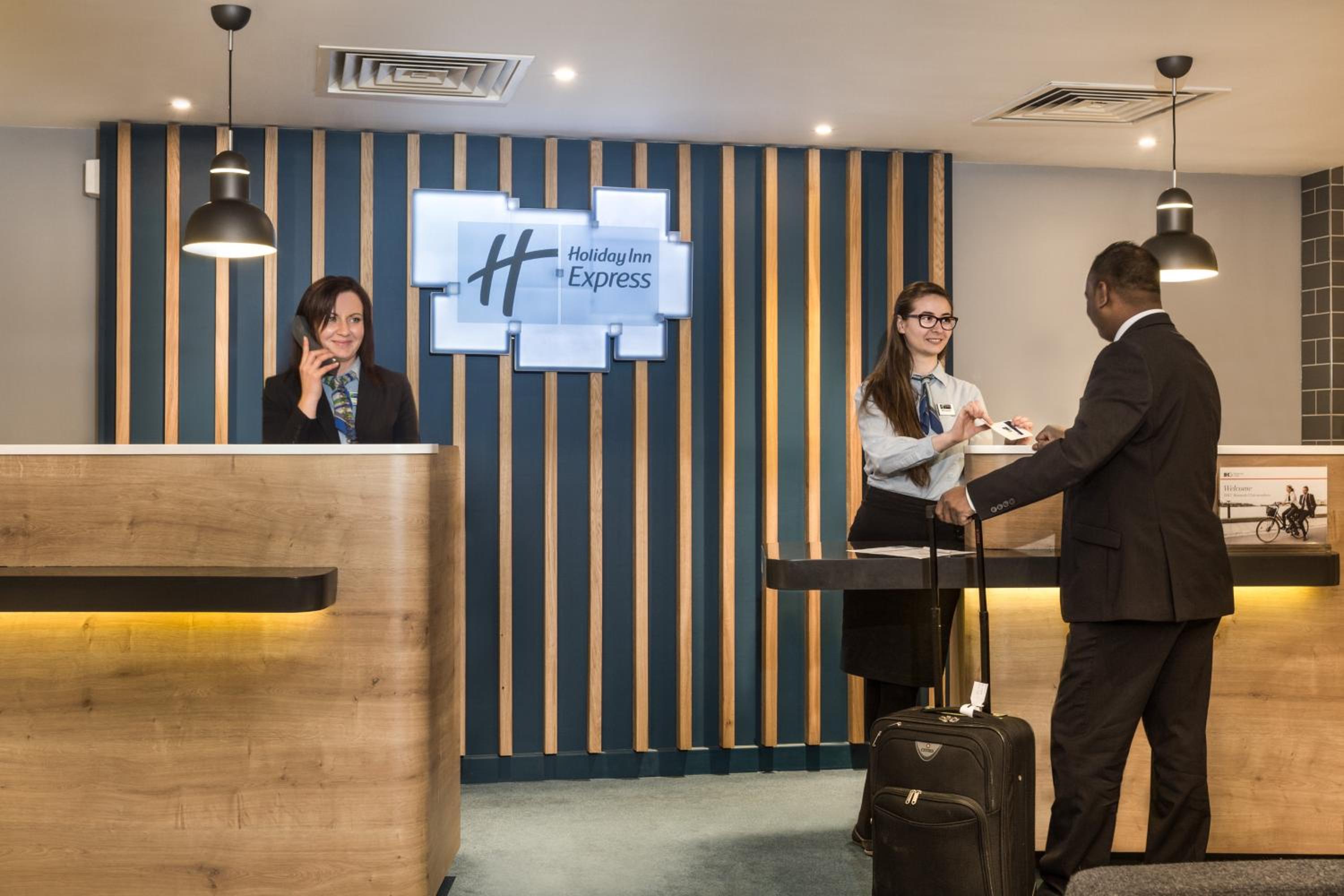 Watford Vacations - Holiday Inn Express London - Watford Junction, an IHG Hotel - Property Image 5