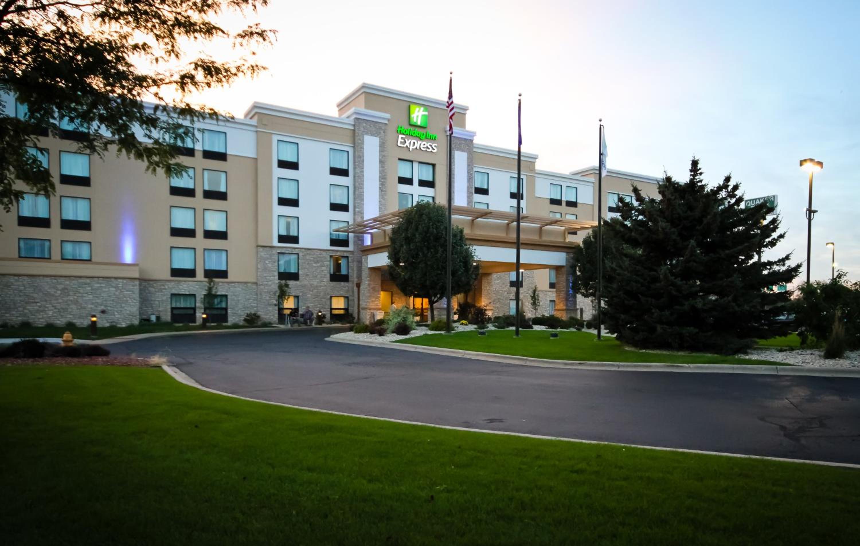Hotel Holiday Inn Express Janesville-I-90 & US Highway 14, an IHG Hotel - Image 1