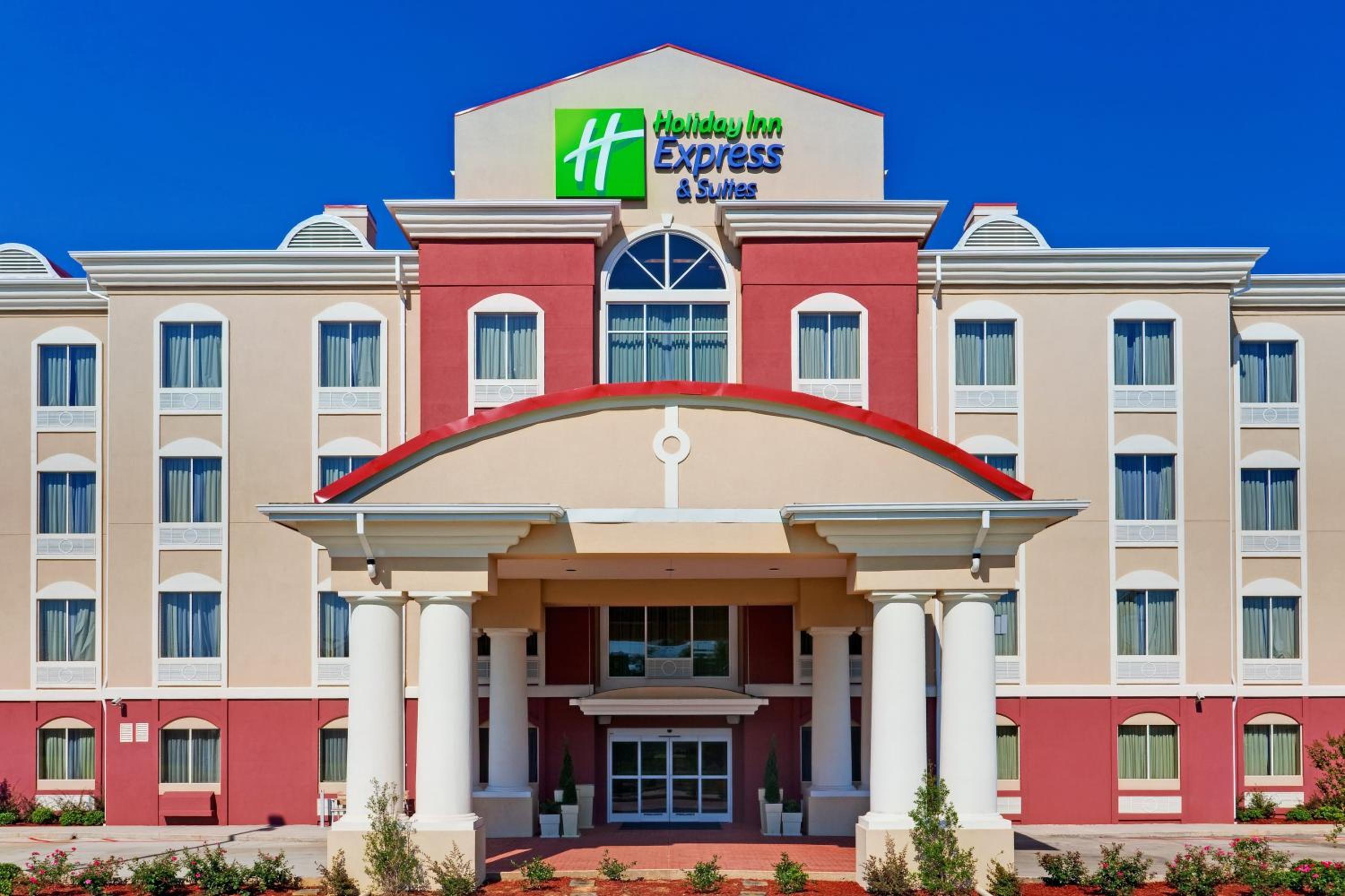 Hotel Holiday Inn Express Hotel & Suites Byram, an IHG Hotel - Image 1
