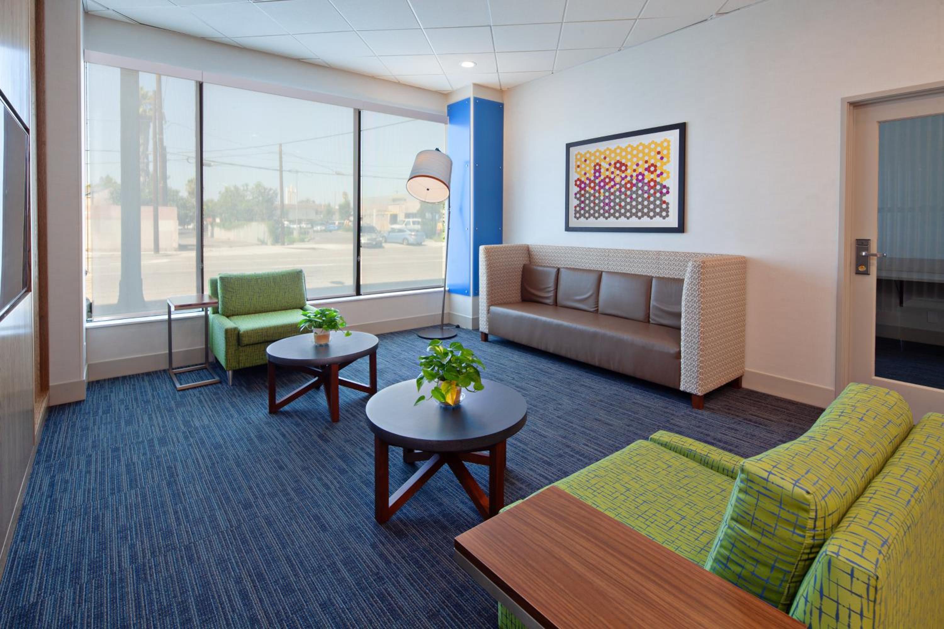 Holiday Inn Express Los Angeles LAX Airport by IHG 2
