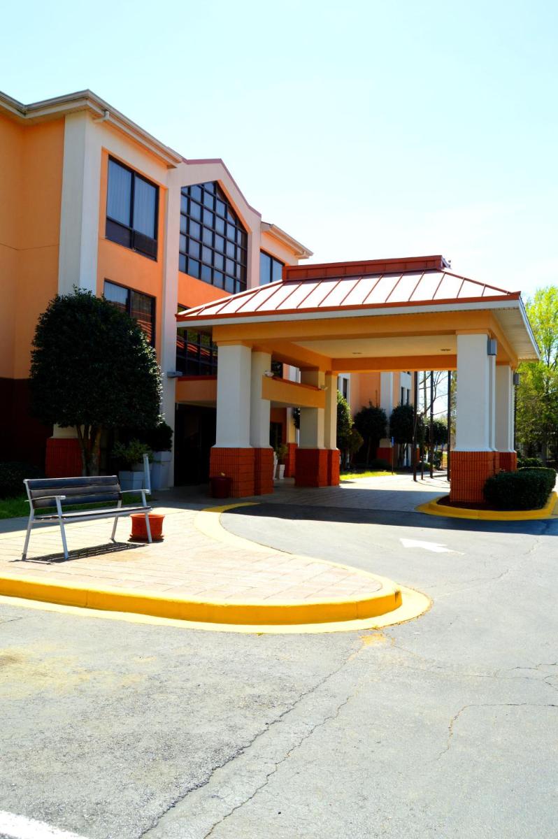 Hotel Lexington Inn And Suites