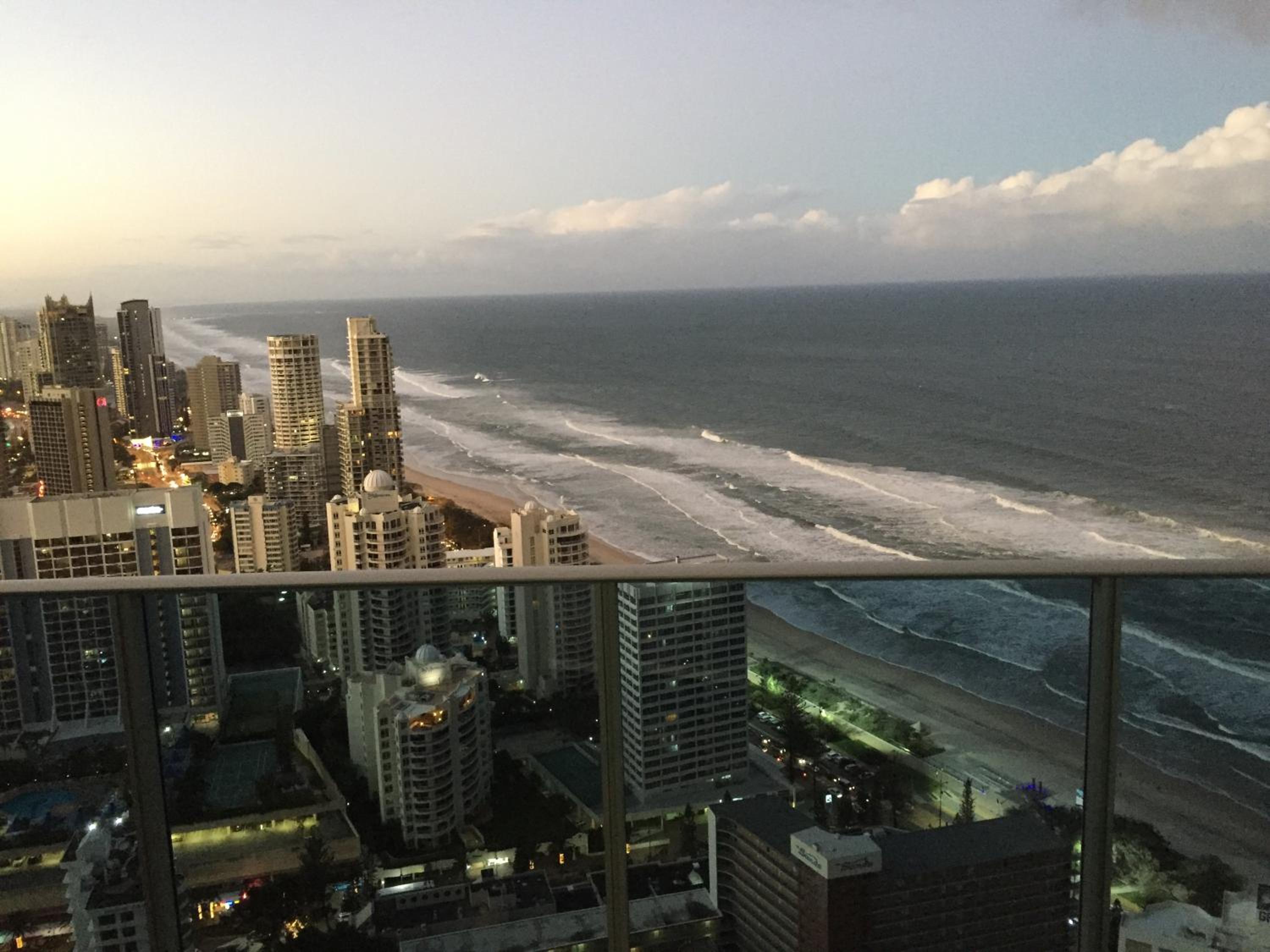 Number 1 H Residences - WiFi, Parking & More by Gold Coast Holidays