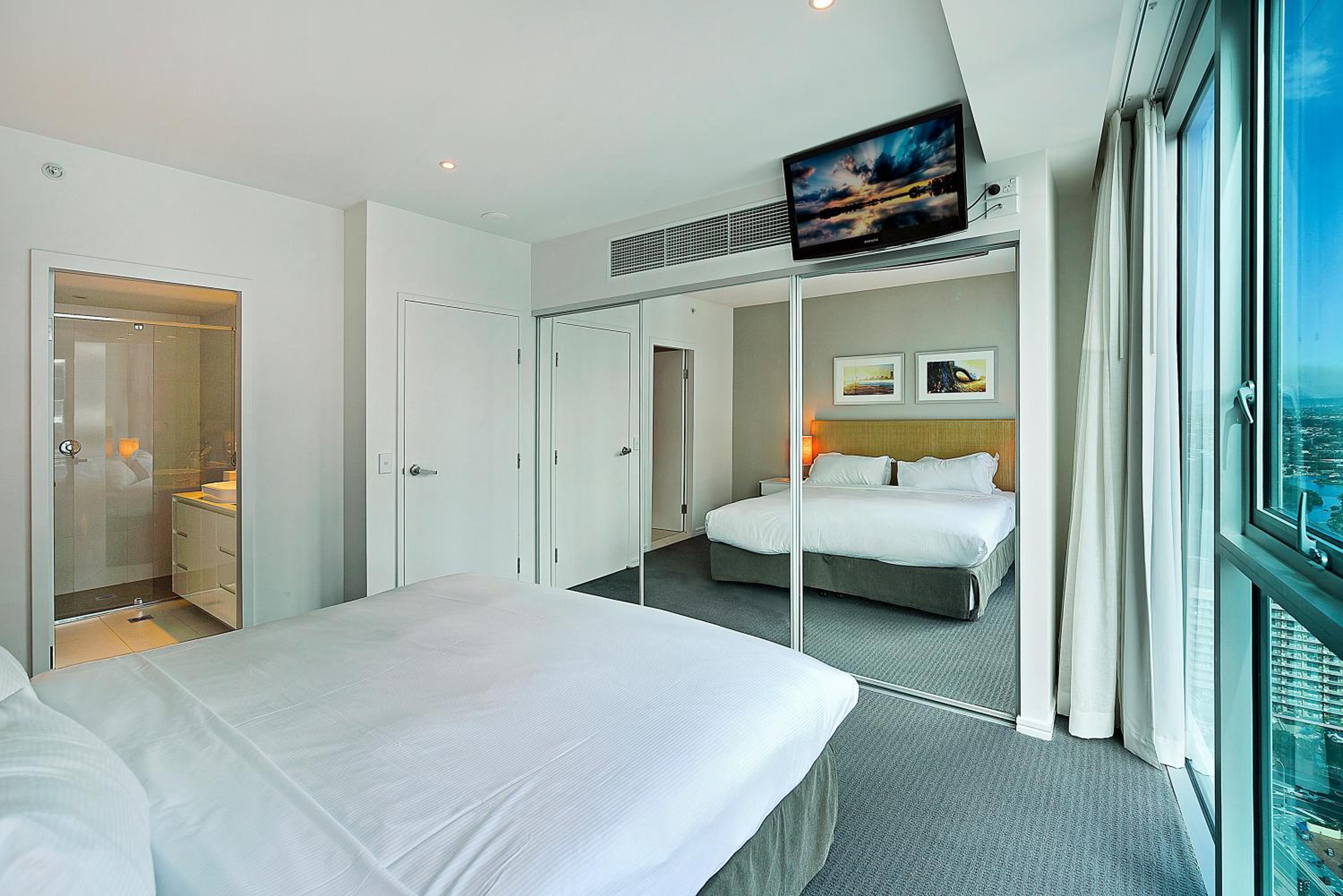 Number 1 H Residences - WiFi, Parking & More by Gold Coast Holidays