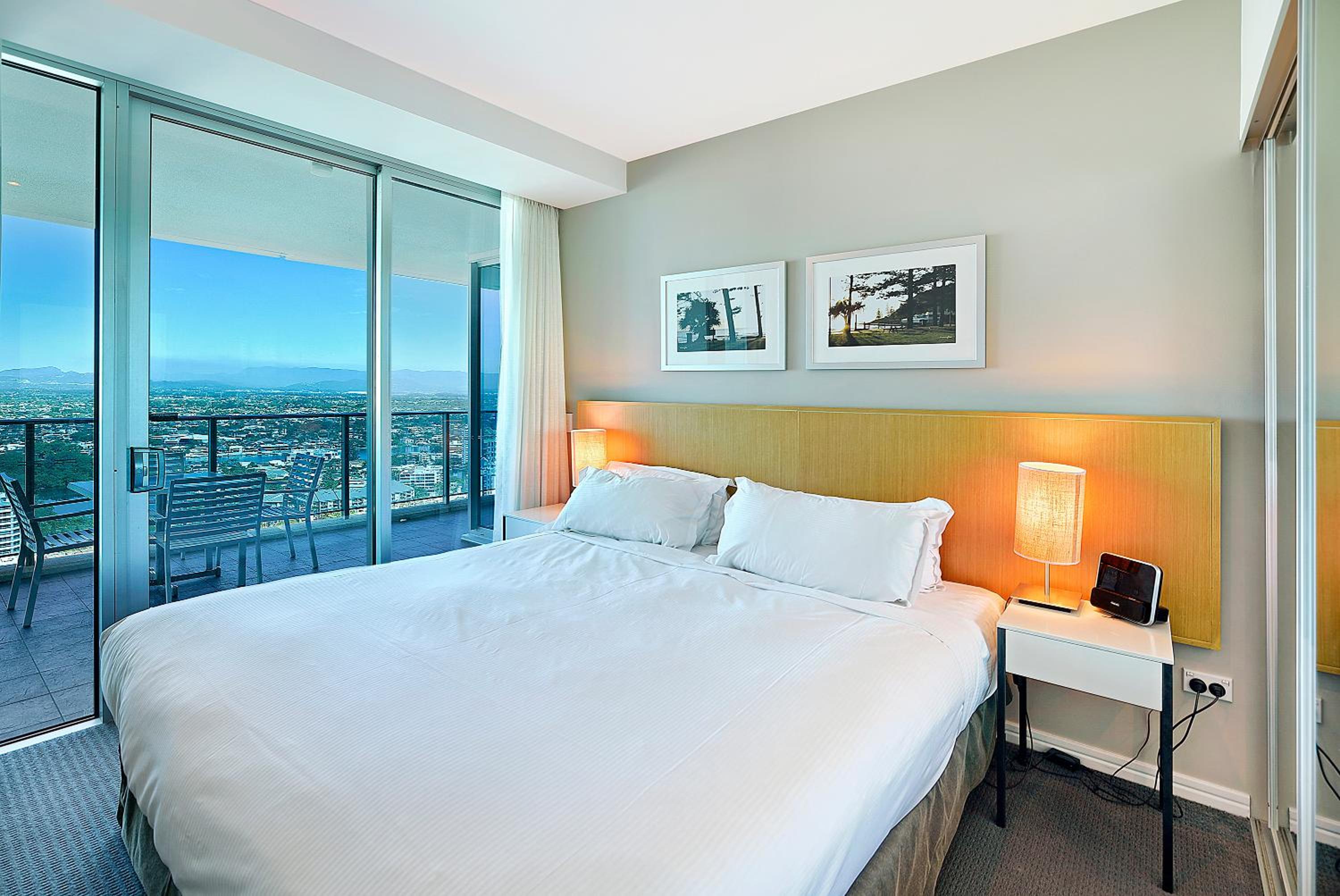 Number 1 H Residences - WiFi, Parking & More by Gold Coast Holidays