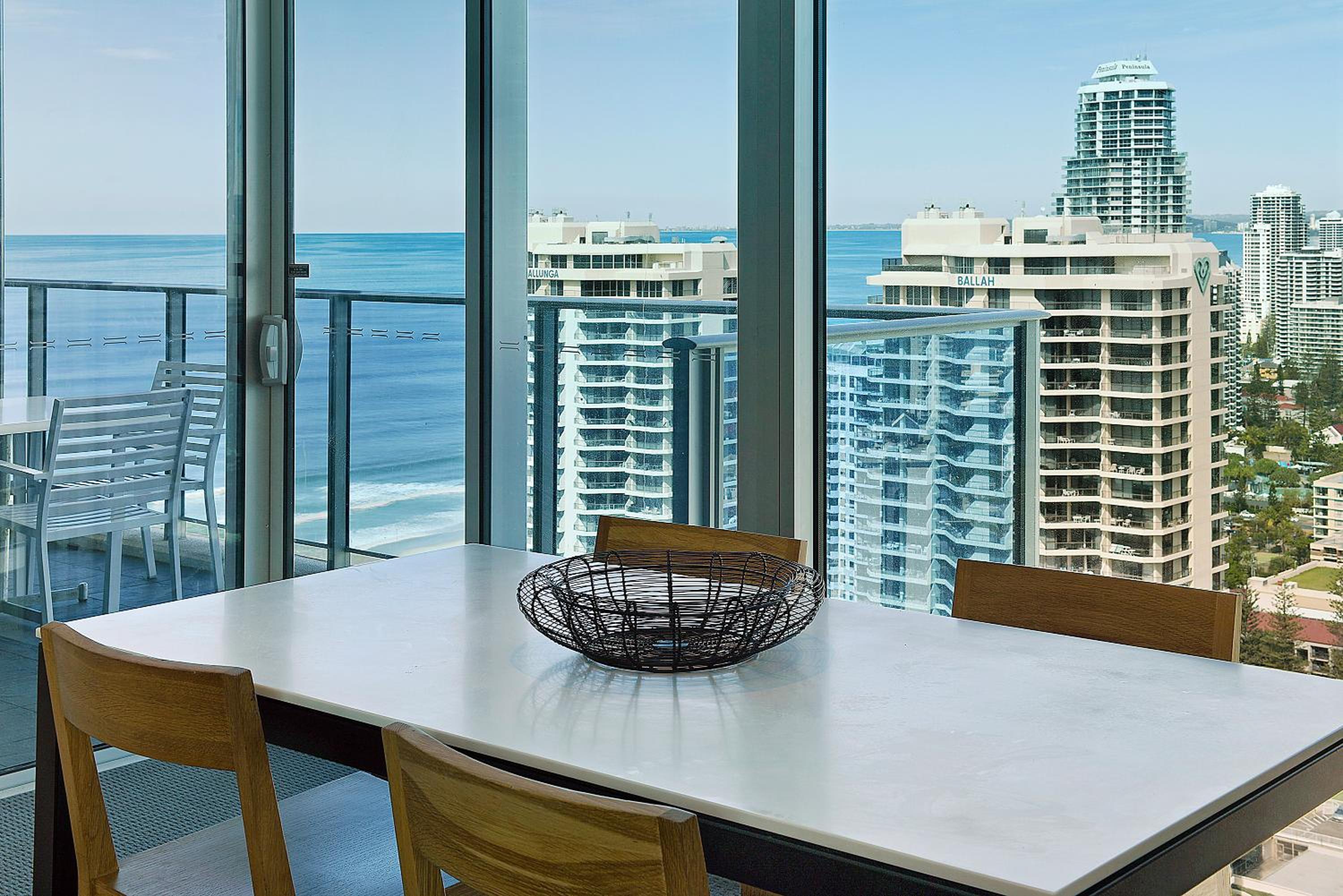 Number 1 H Residences - WiFi, Parking & More by Gold Coast Holidays