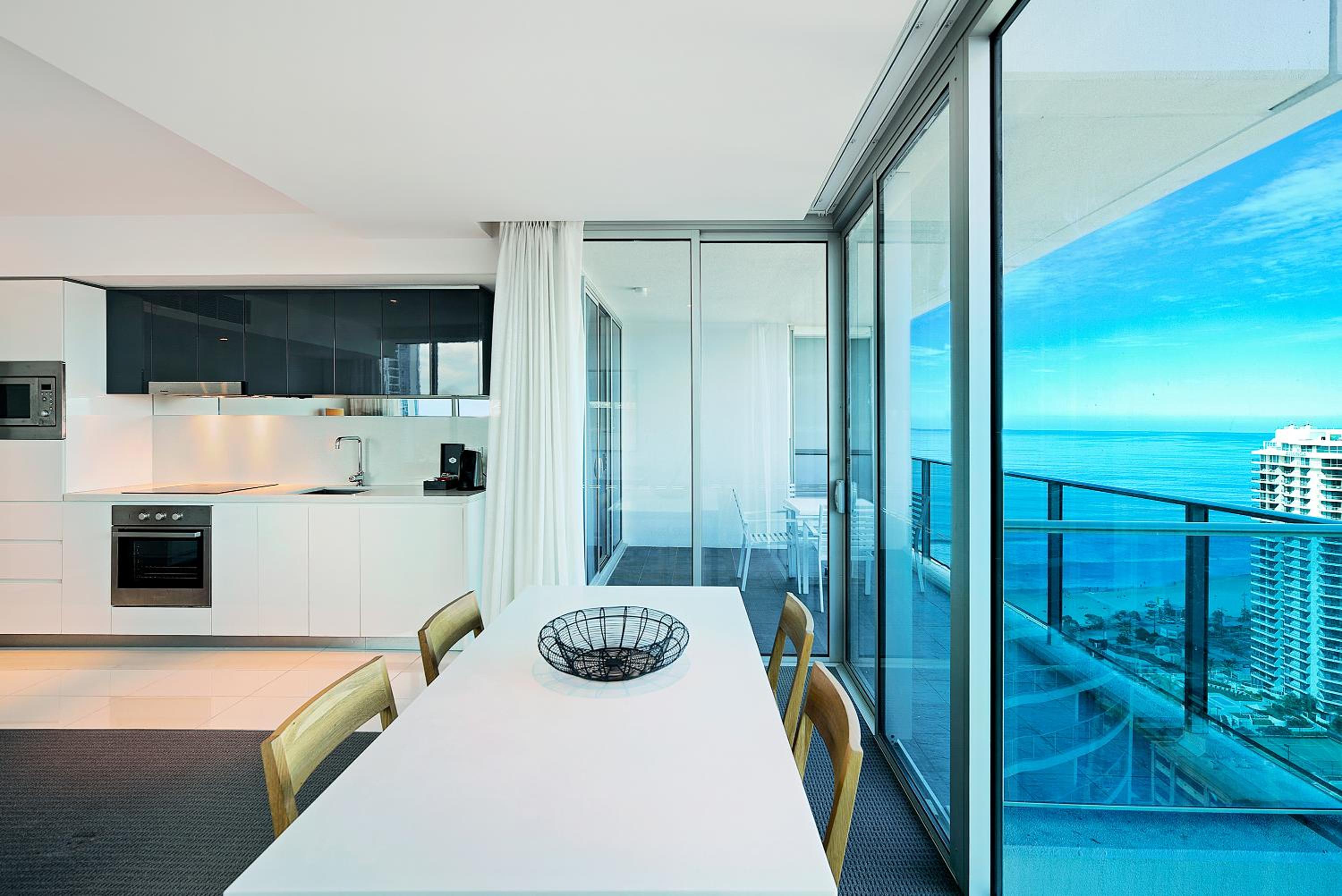 Number 1 H Residences - WiFi, Parking & More by Gold Coast Holidays
