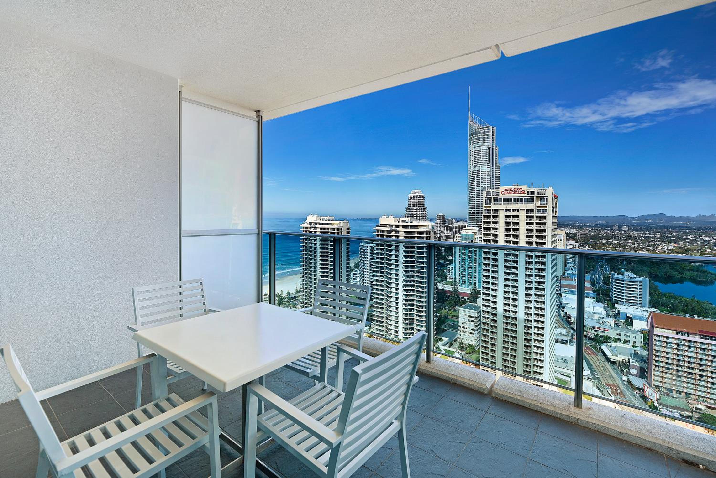 Number 1 H Residences - WiFi, Parking & More by Gold Coast Holidays