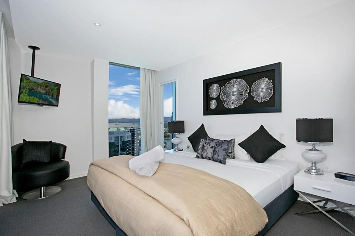 Number 1 H Residences - WiFi, Parking & More by Gold Coast Holidays