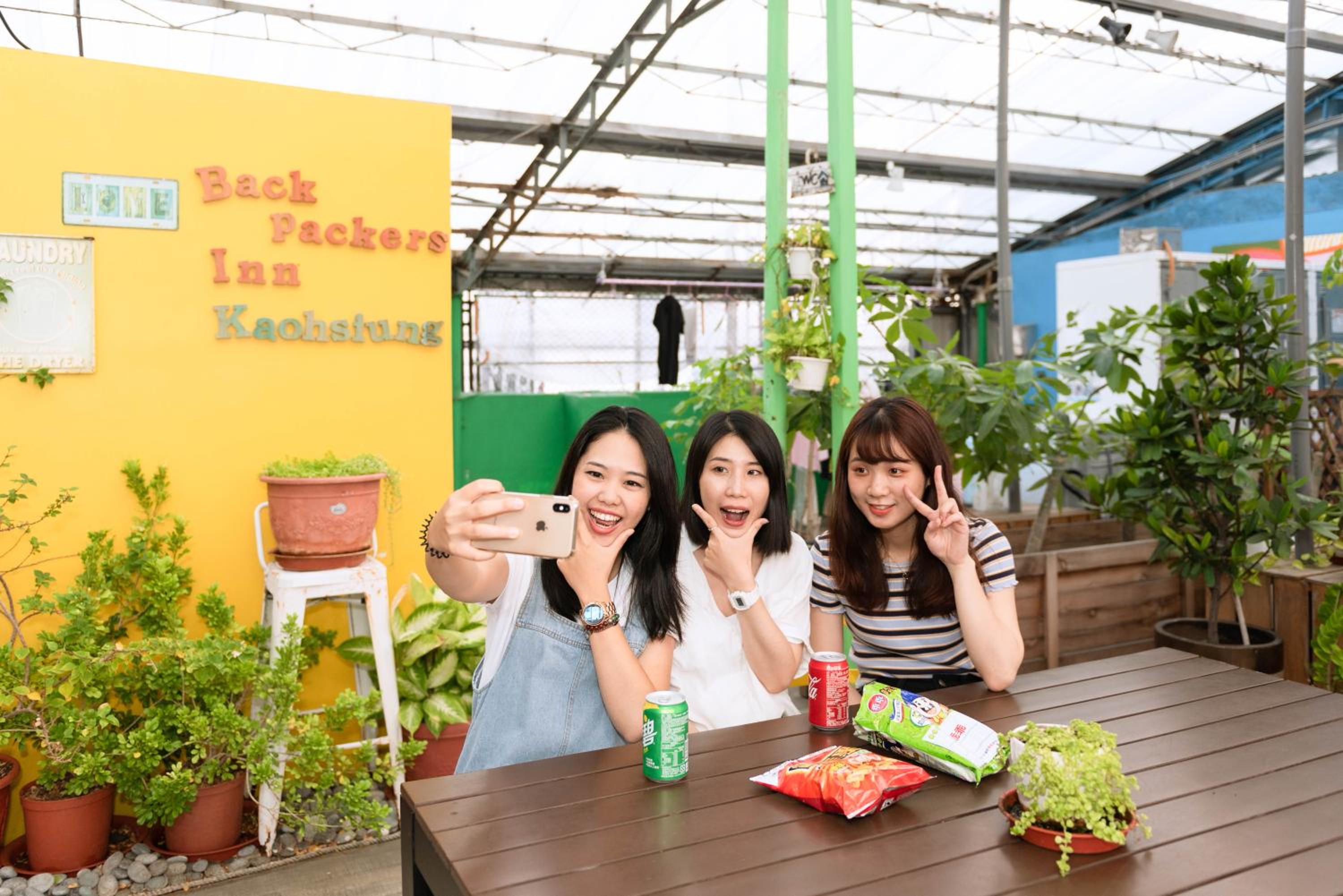 Uno Backpackers Inn