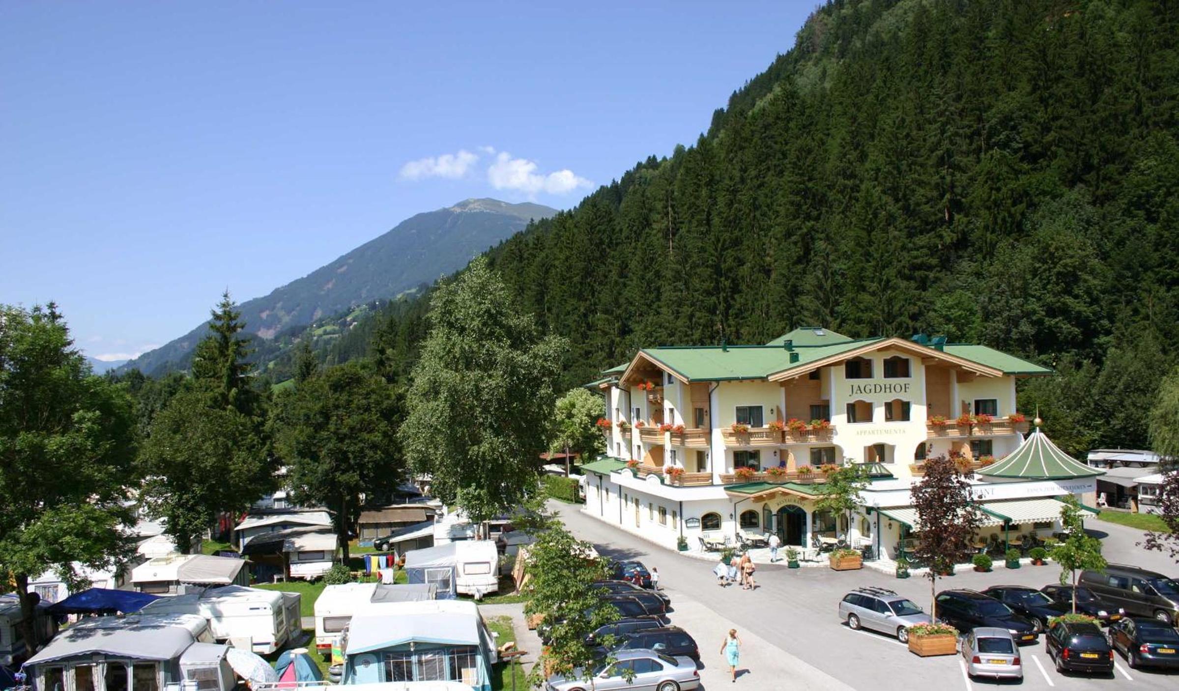 Mountainview Lodge - Chalet im Zillertal direkt am 5 Sterne Campingplatz Aufenfeld mit Hallenbad und Sauna