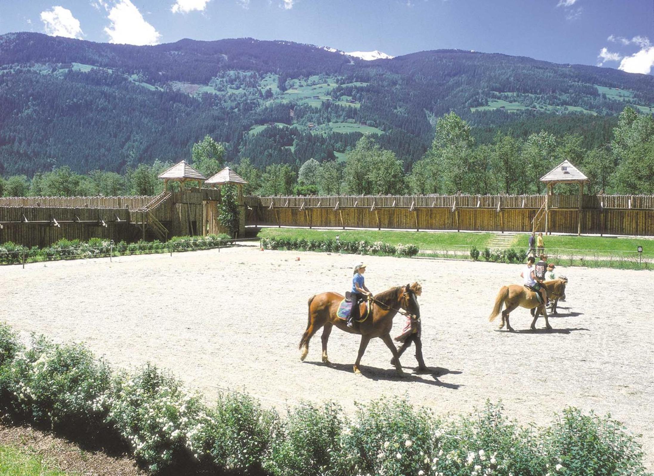 Mountainview Lodge - Chalet im Zillertal direkt am 5 Sterne Campingplatz Aufenfeld mit Hallenbad und Sauna