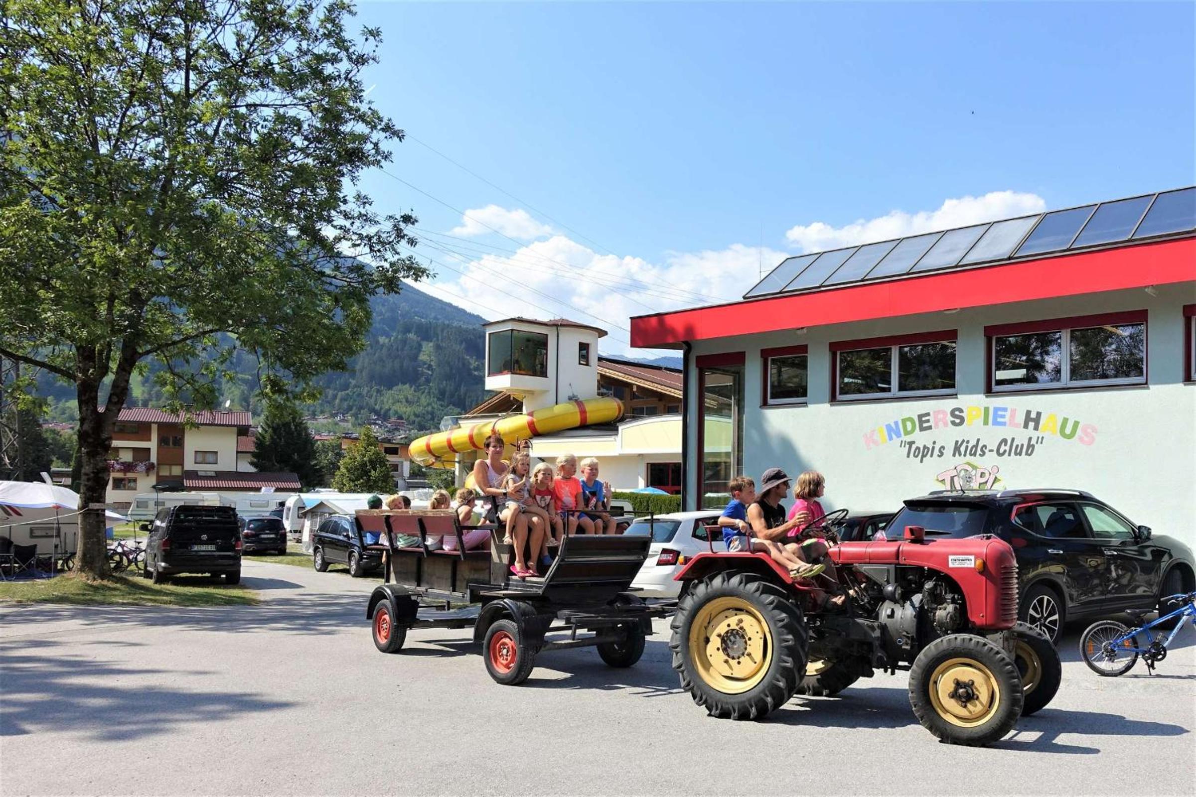 Mountainview Lodge - Chalet im Zillertal direkt am 5 Sterne Campingplatz Aufenfeld mit Hallenbad und Sauna