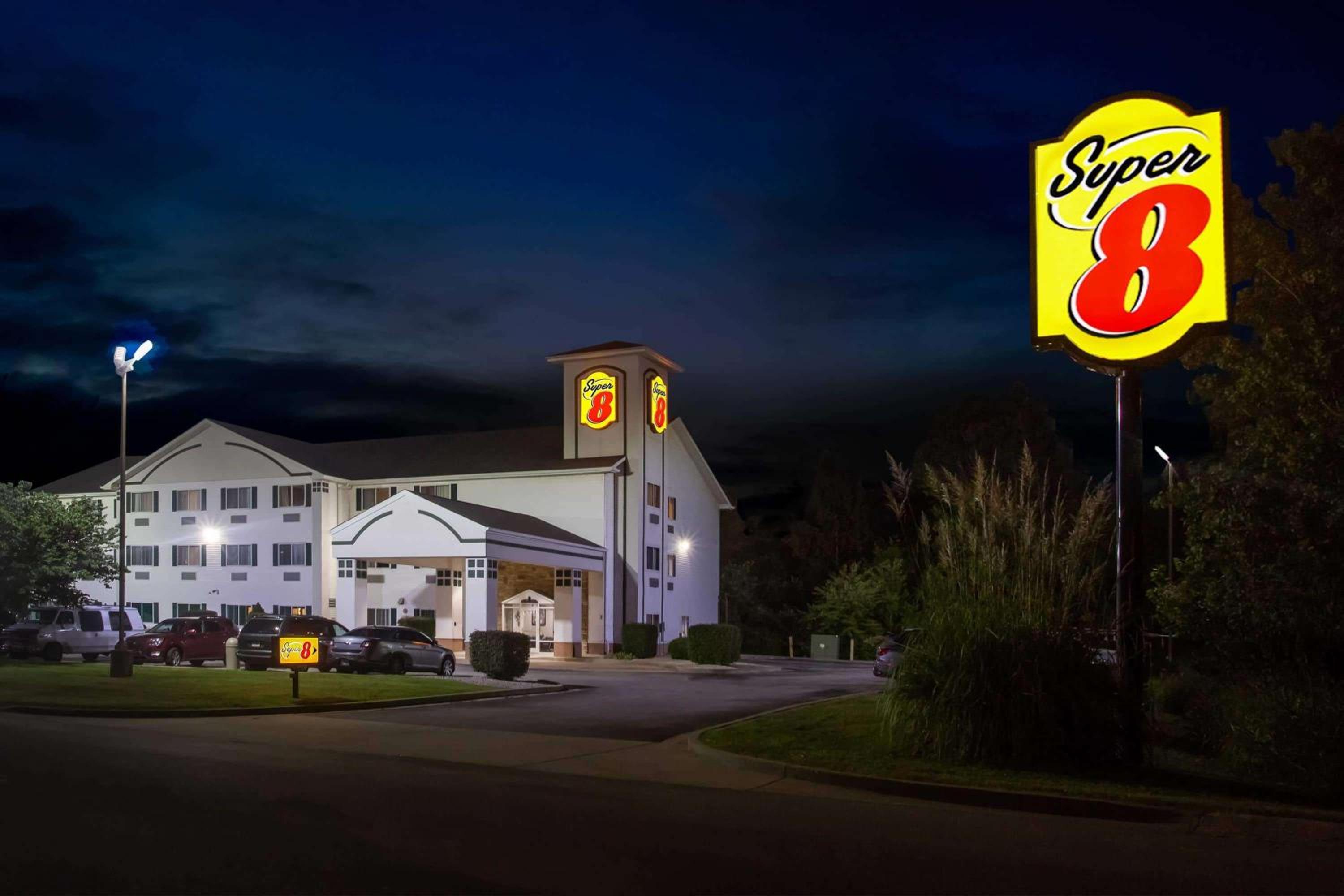Super 8 by Wyndham Union view 4