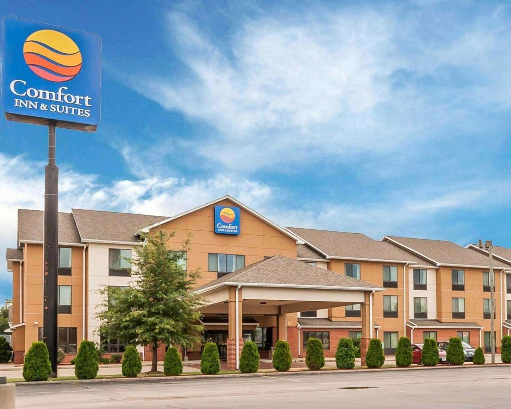 Sikeston Vacations - Comfort Inn  Suites Sikeston I-55 - Property Image 1