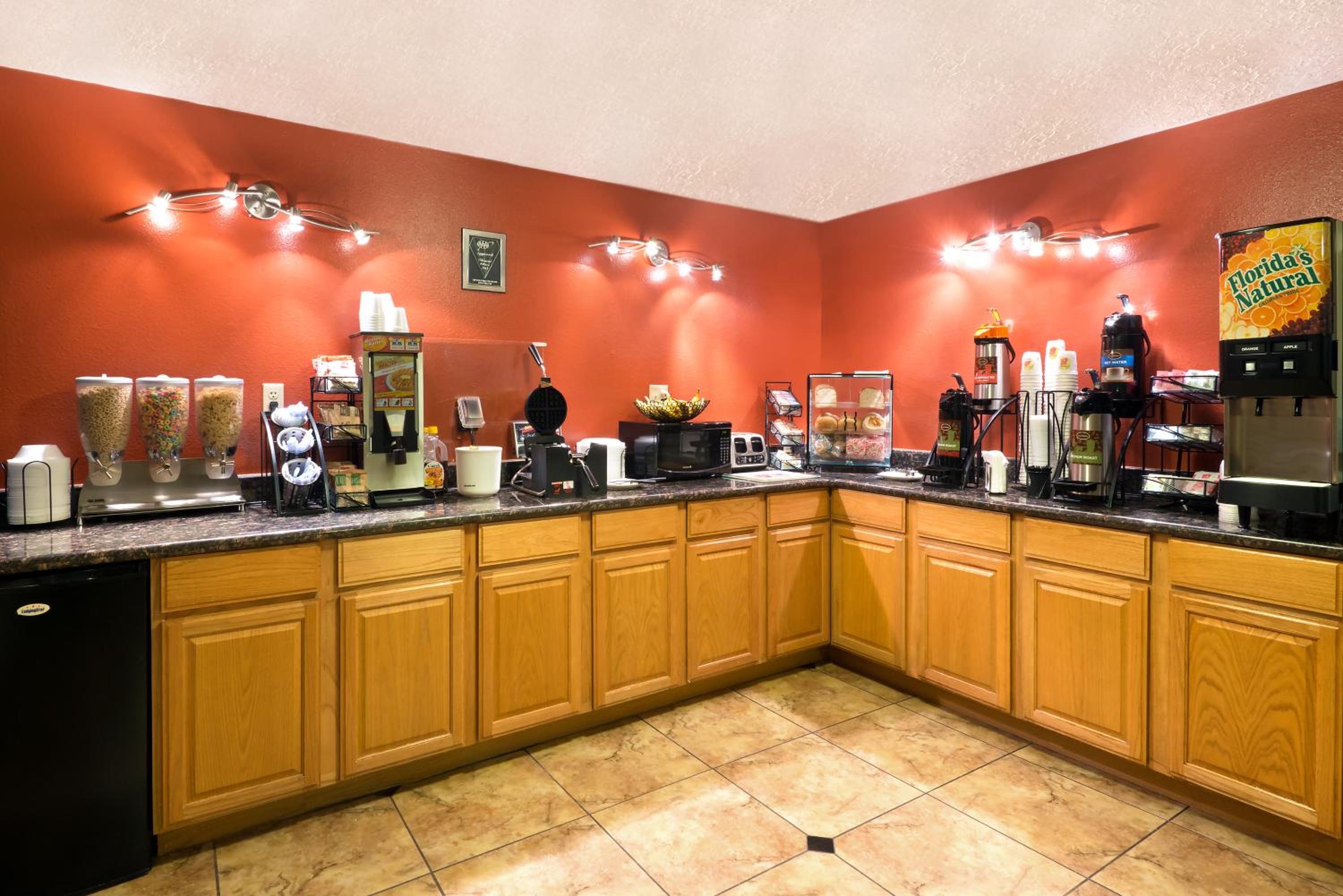 Alamogordo Vacations - Super 8 by Wyndham Alamogordo - Property Image 7