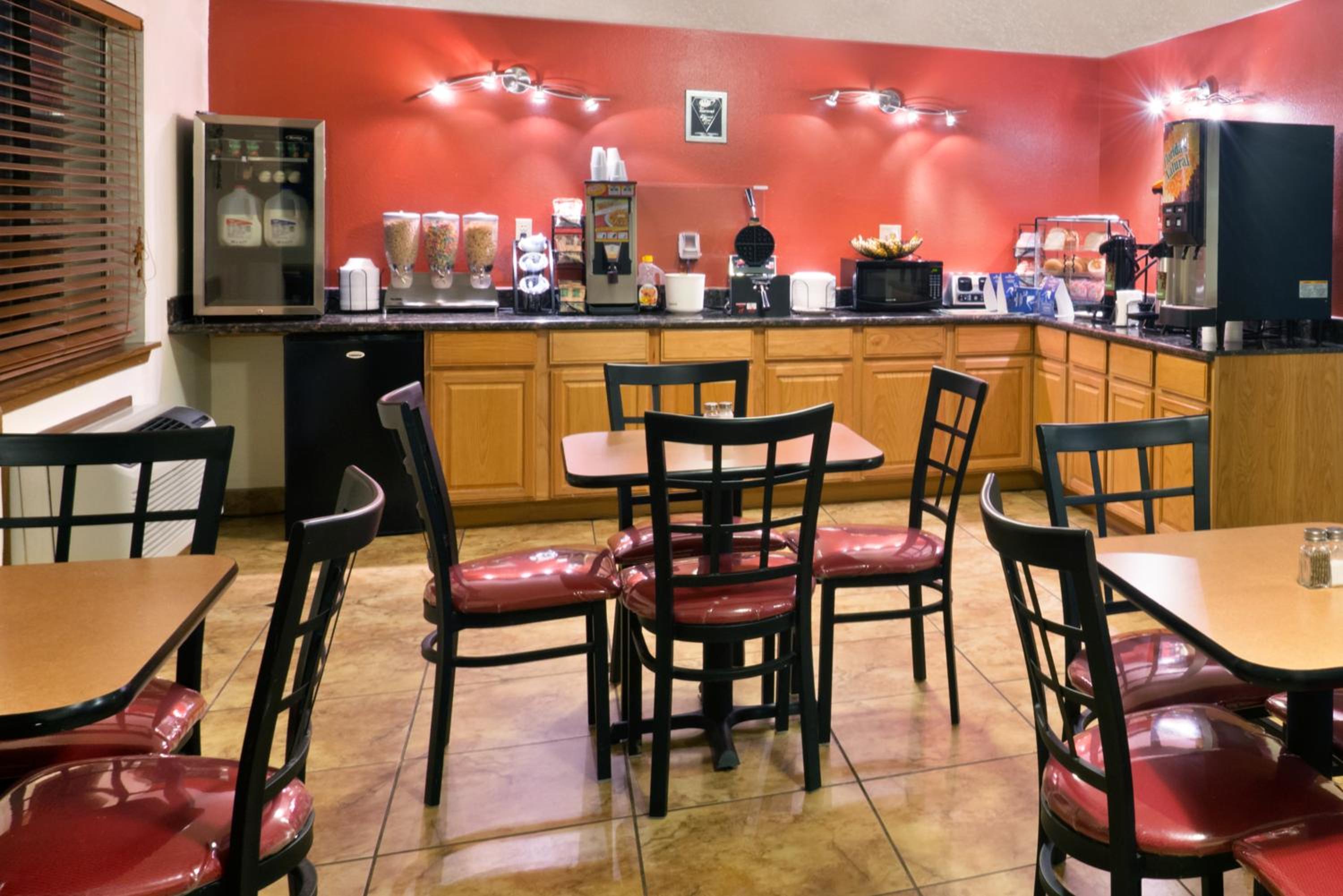 Alamogordo Vacations - Super 8 by Wyndham Alamogordo - Property Image 8