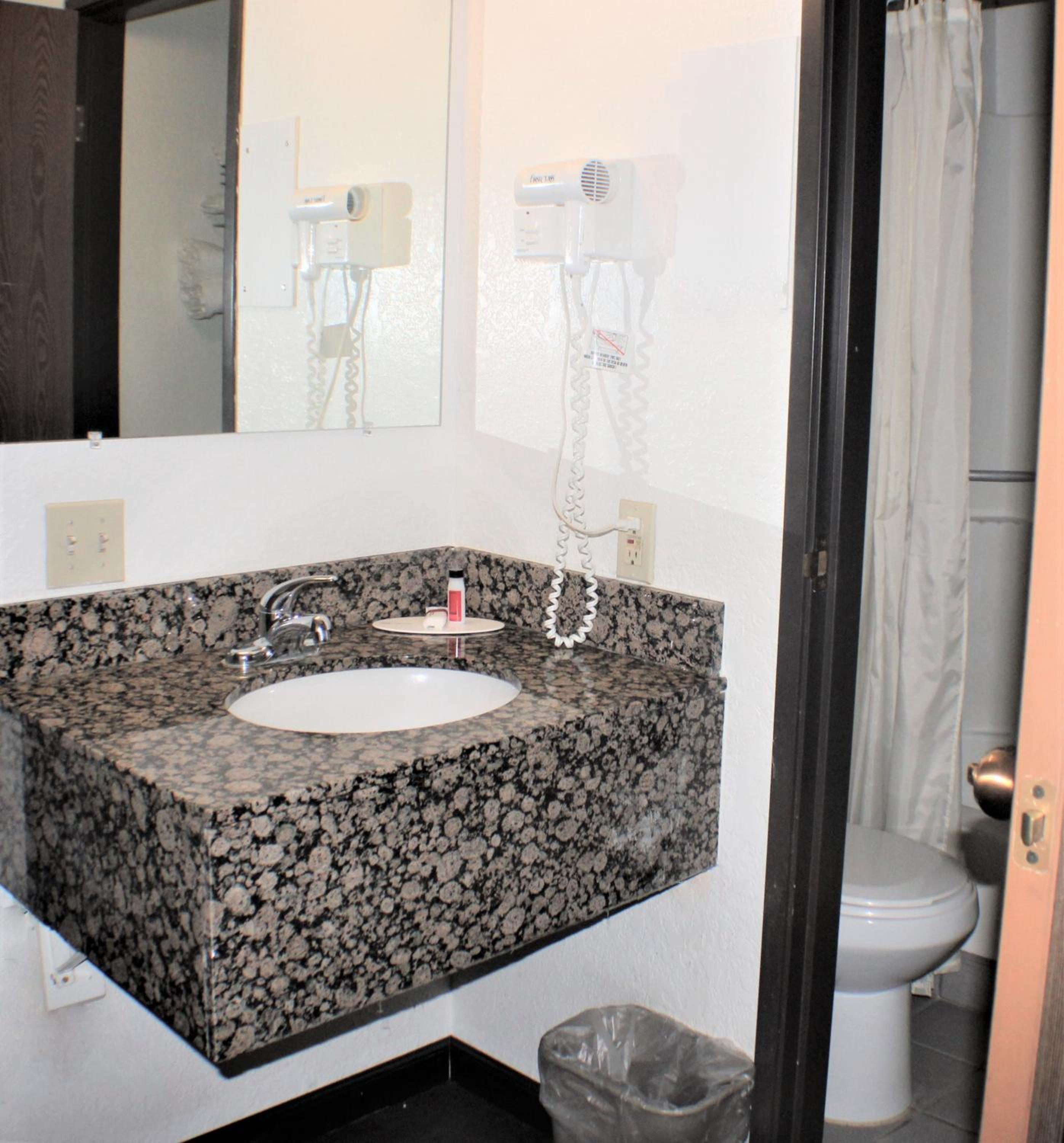 Payson Vacations - Knights Inn Payson - Property Image 22