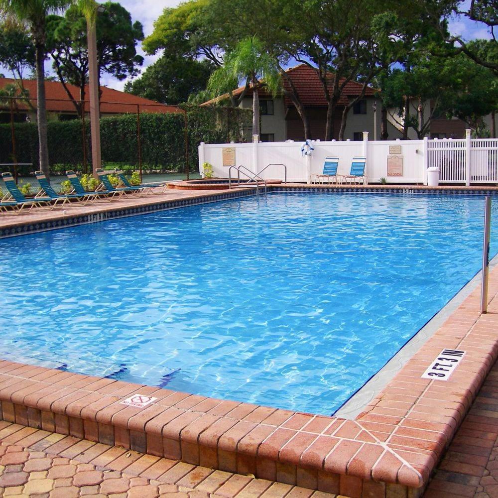 4330 Shorewalk lakeview condo close to IMG and Beach — photo 3