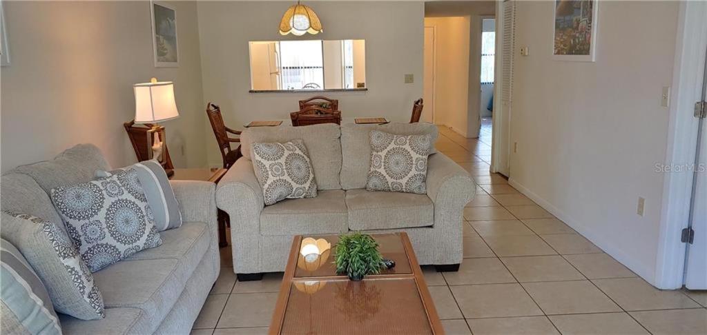 4330 Shorewalk lakeview condo close to IMG and Beach — photo 5