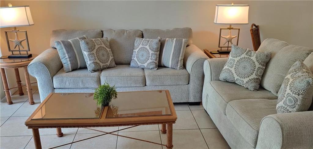 4330 Shorewalk lakeview condo close to IMG and Beach