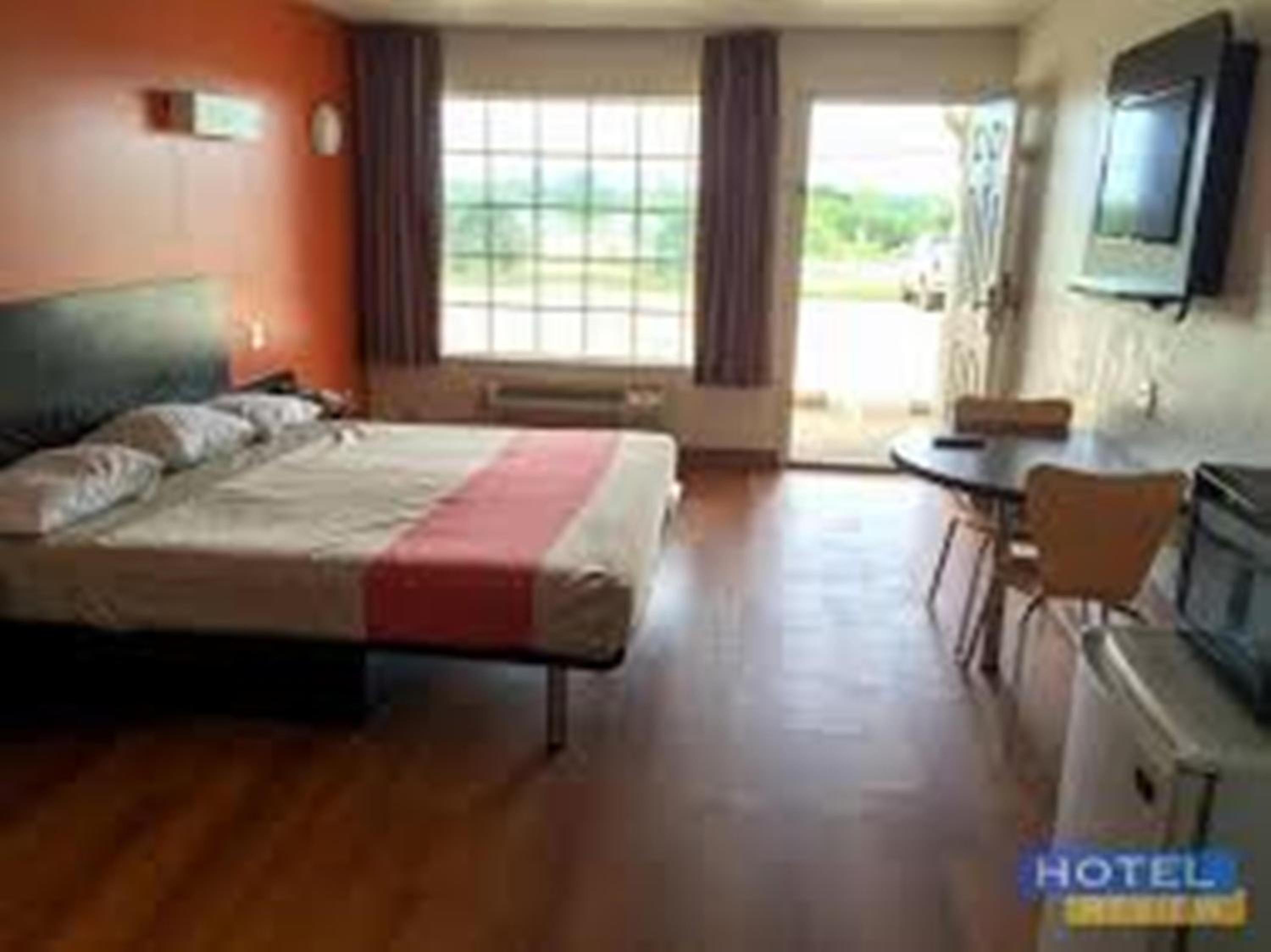Motel 6-Waxahachie, TX - Property Image 12