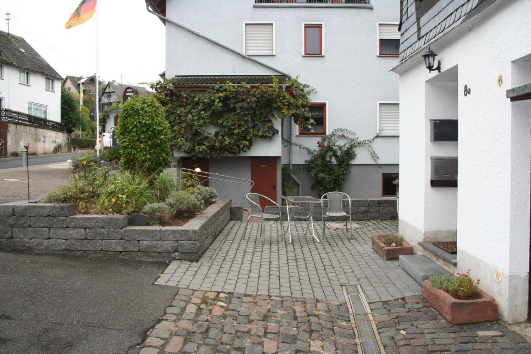 Romantische Ferienwohnung Rheingold 50 qm für 2 bis 4 P view 3
