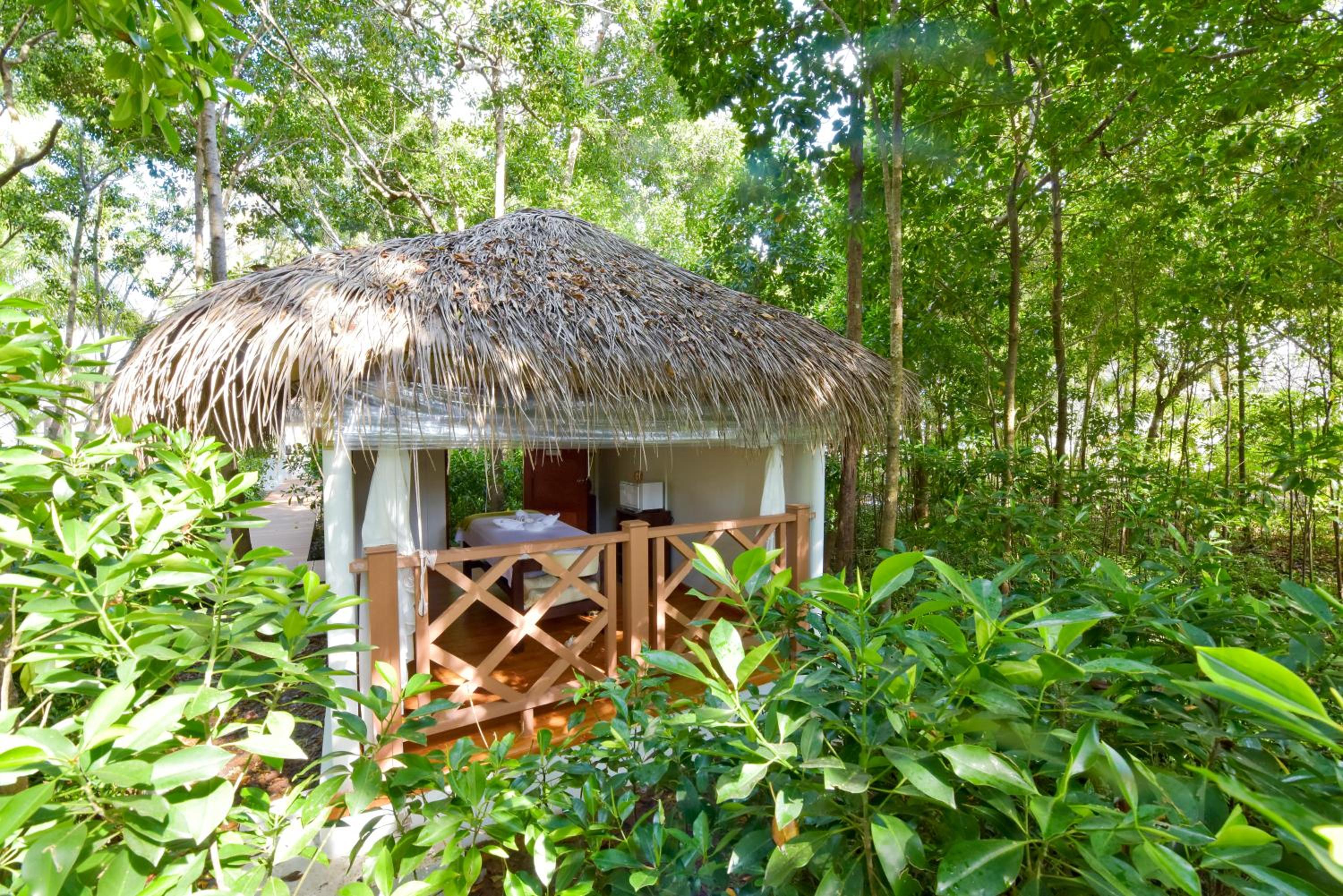Dreamland Maldives Resort