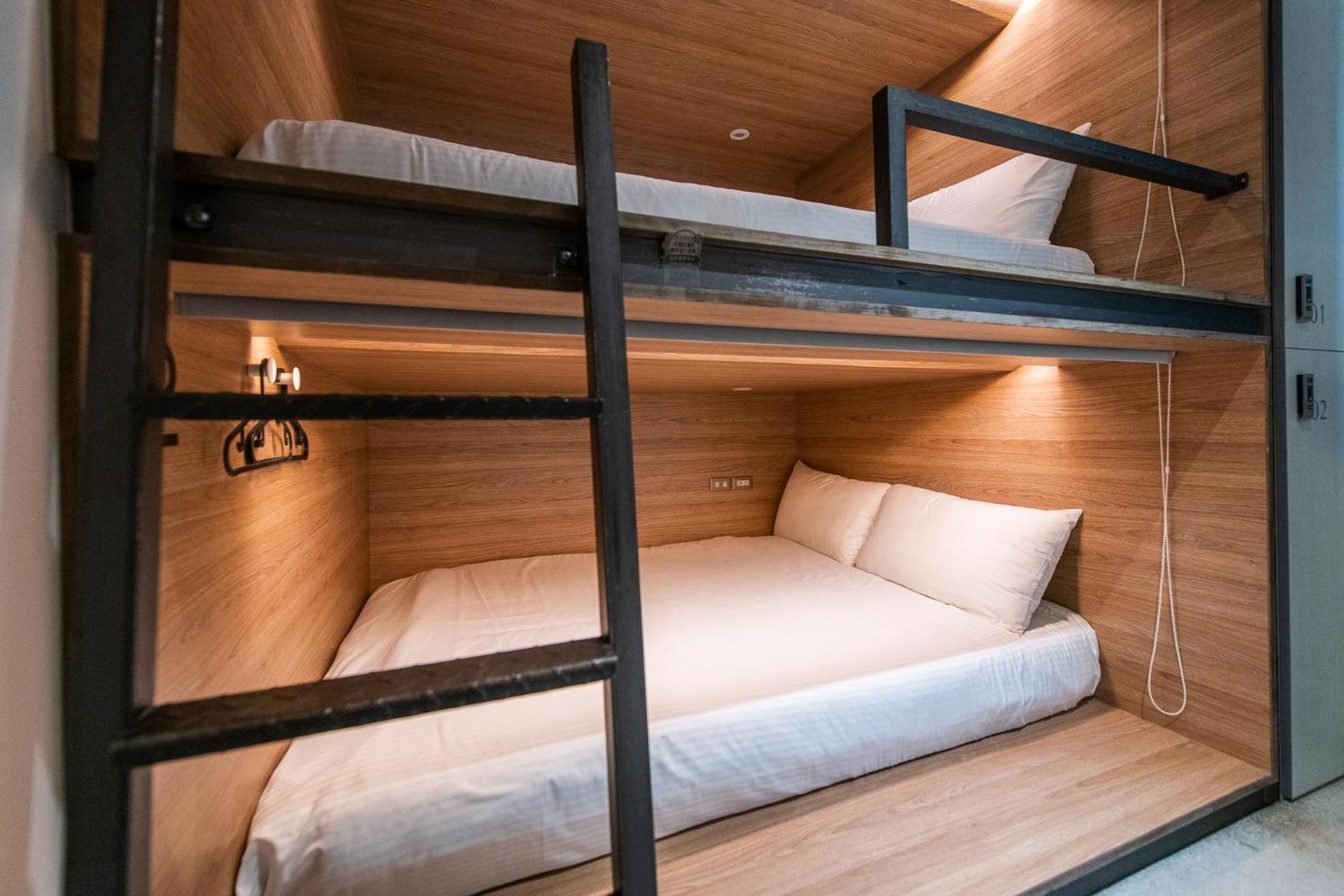 Bouti City Capsule Inn