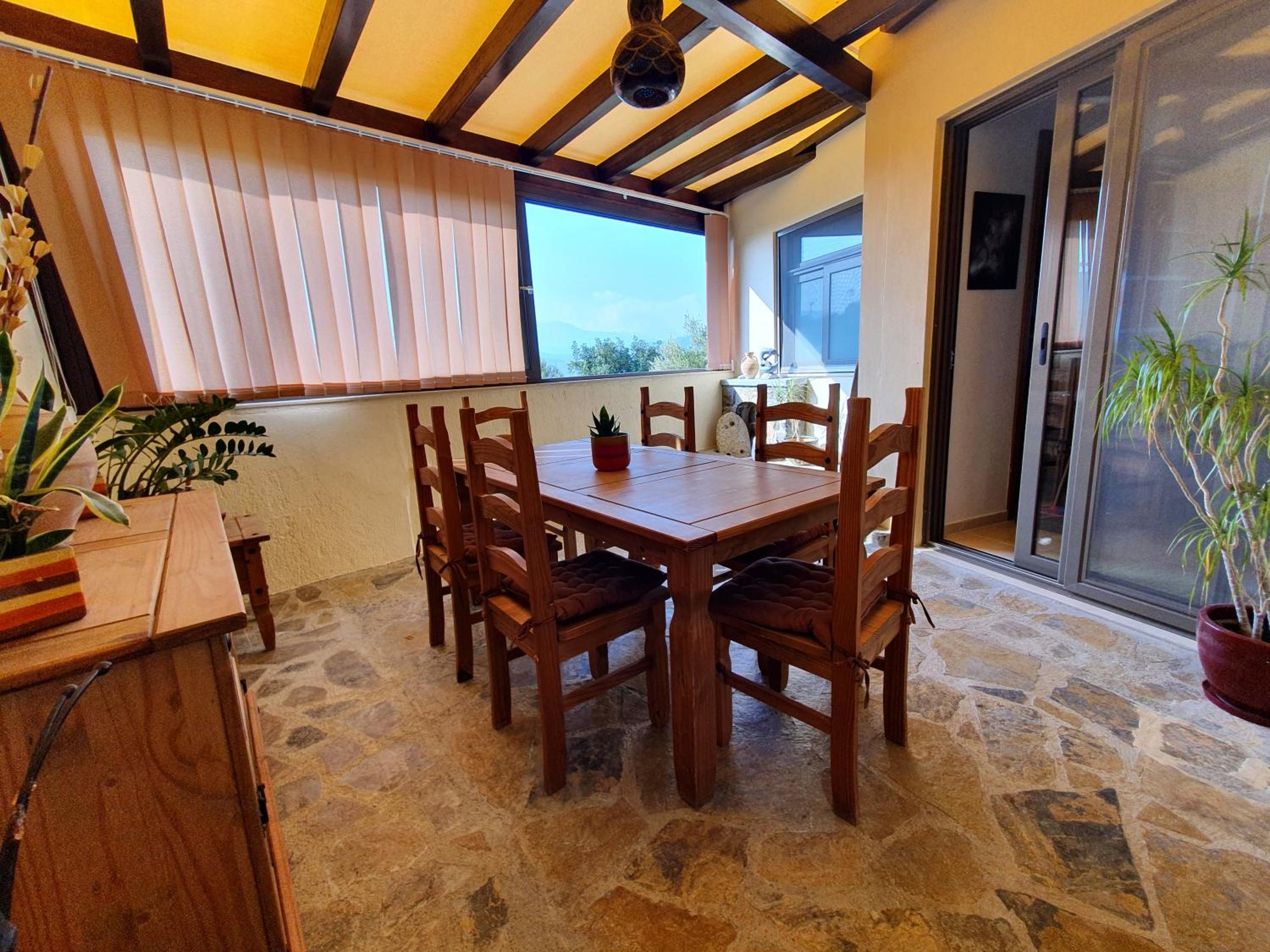 Villa Azure Sea, Istron