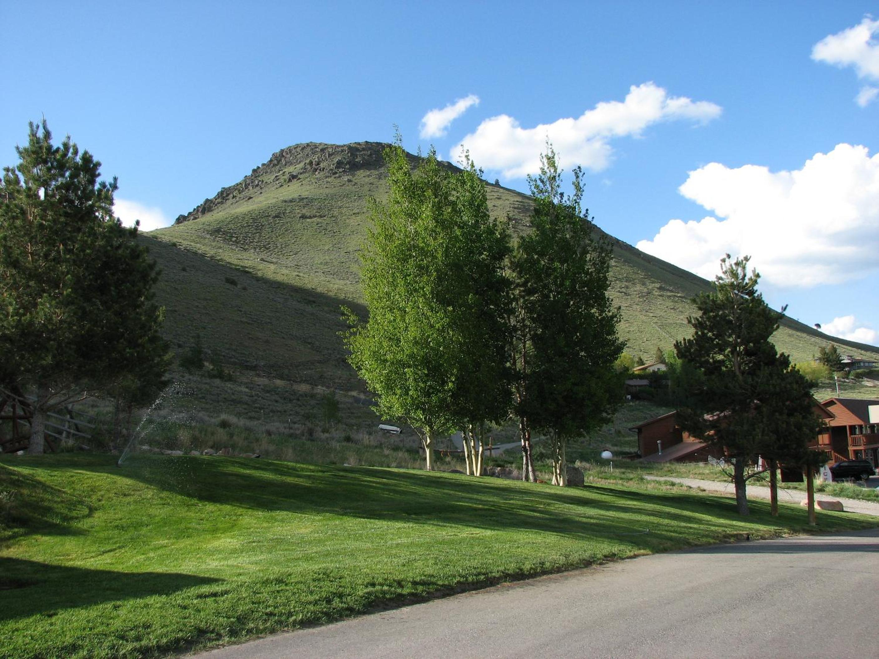 Elk Refuge Inn