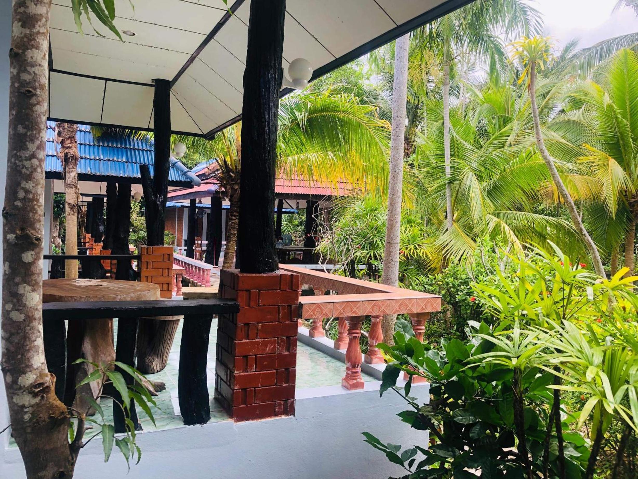 Lovely Lanta Resort