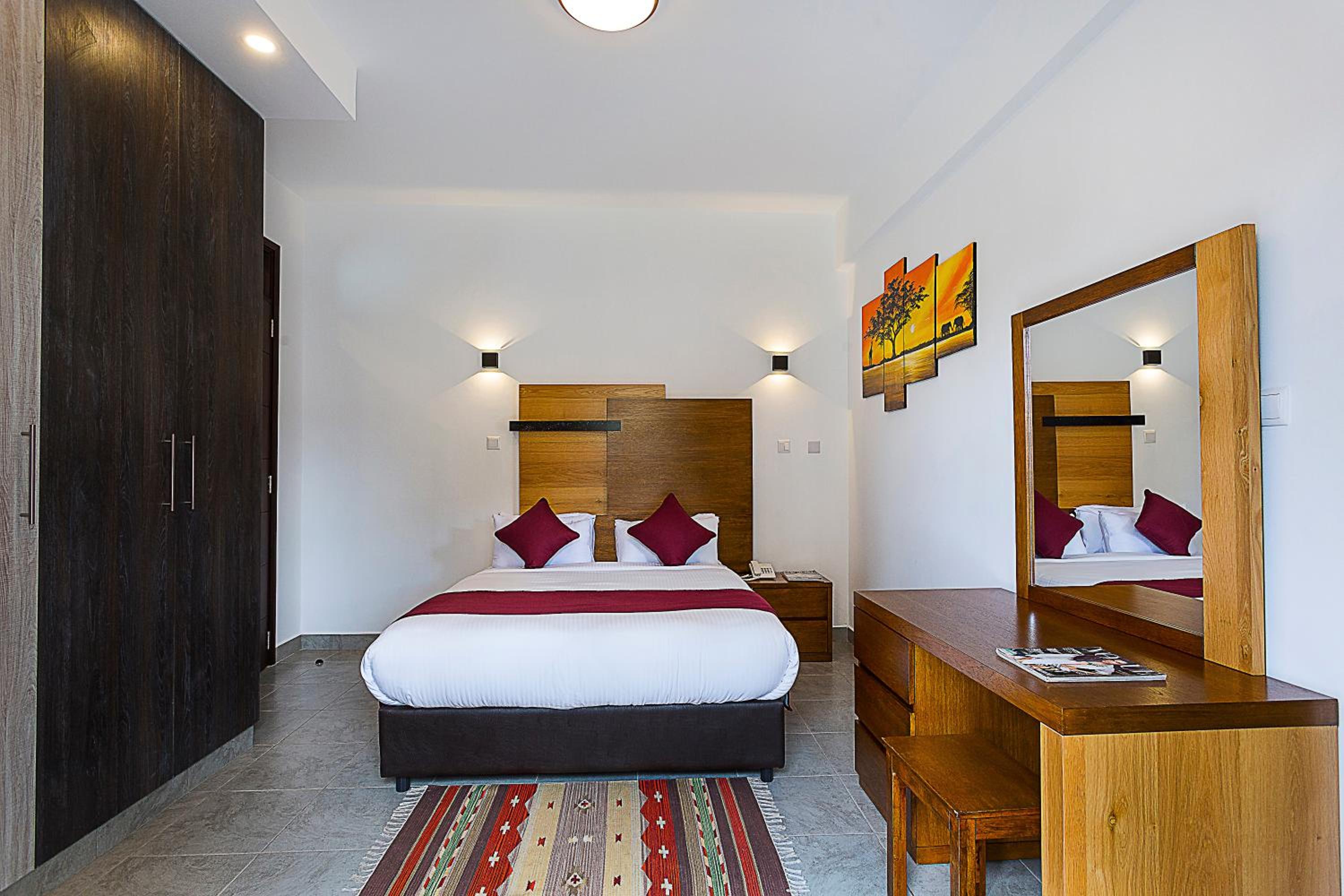 L'Aziz Suites - Near Aga Khan Hospital