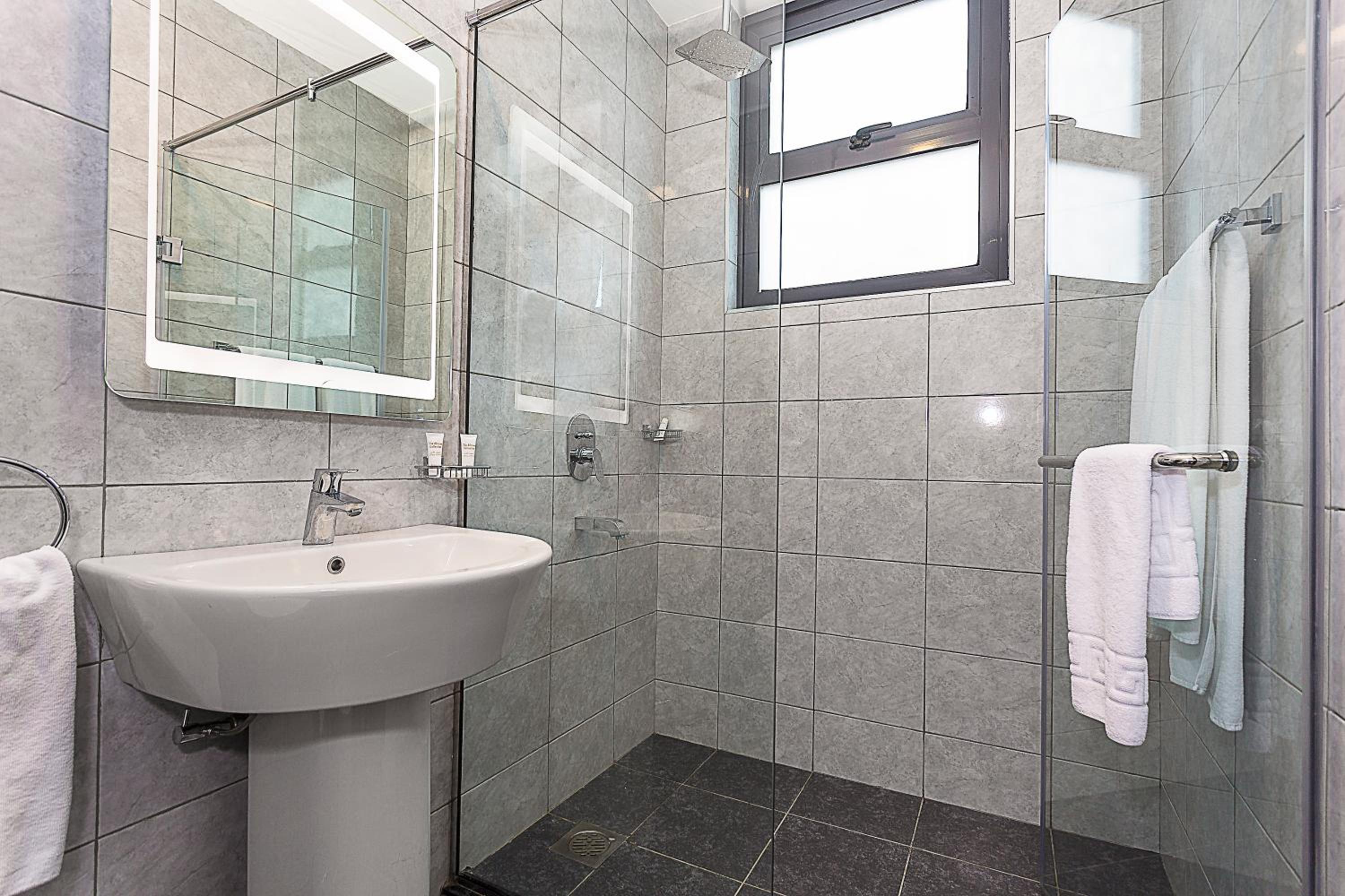 L'Aziz Suites - Near Aga Khan Hospital photo 20 of 52