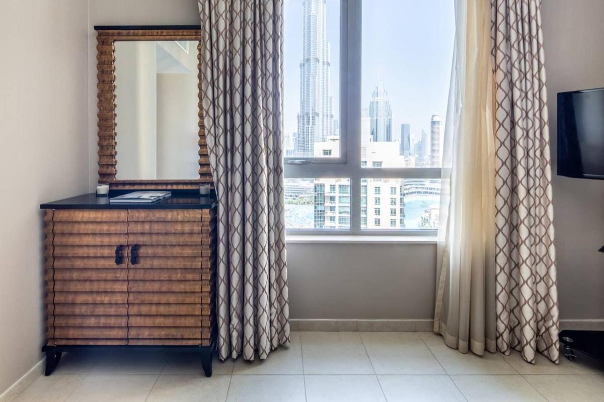 Frank Porter - The Residences