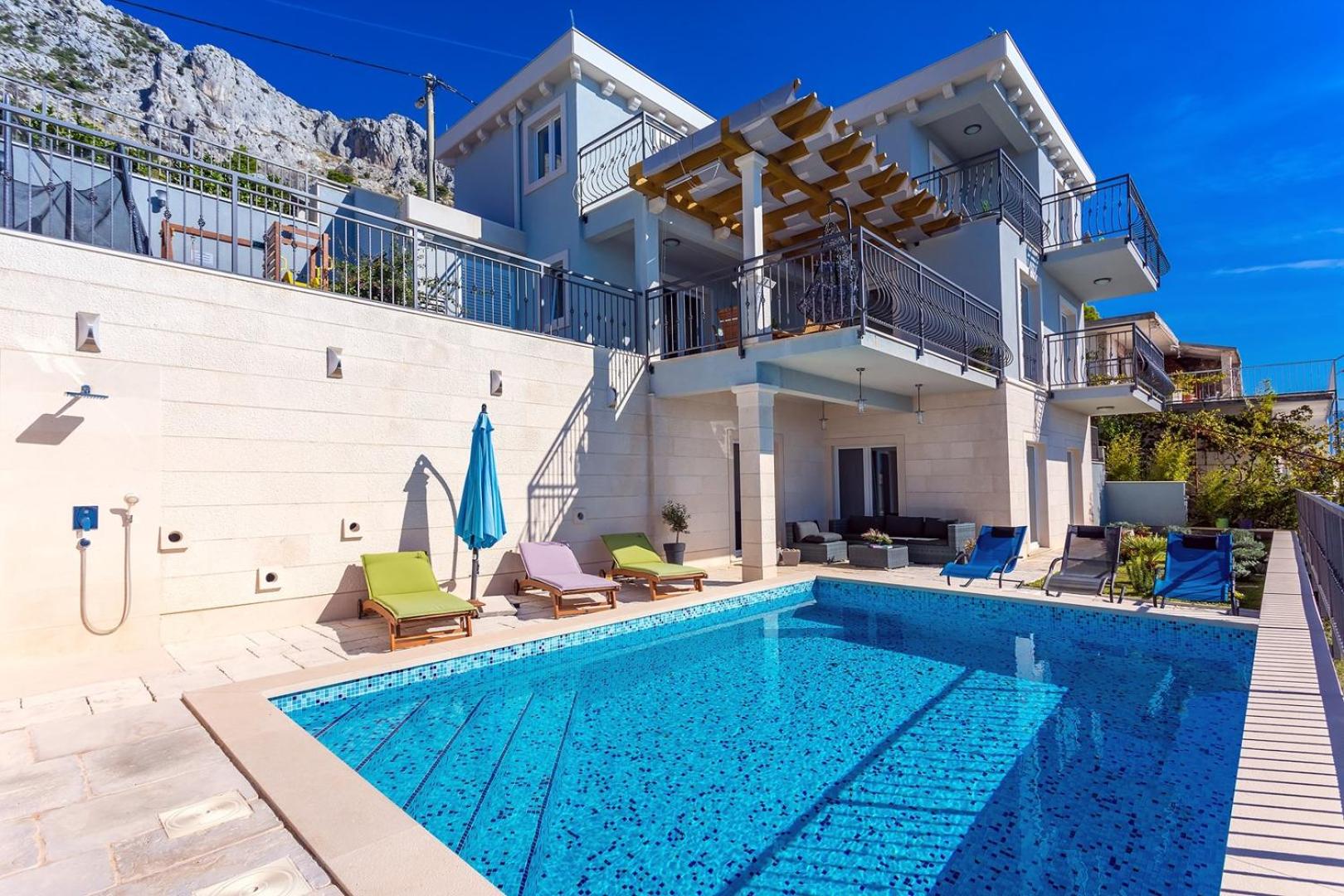 Villa S&A with heated private pool, 3 bedrooms, 3 bathrooms, playground view 2