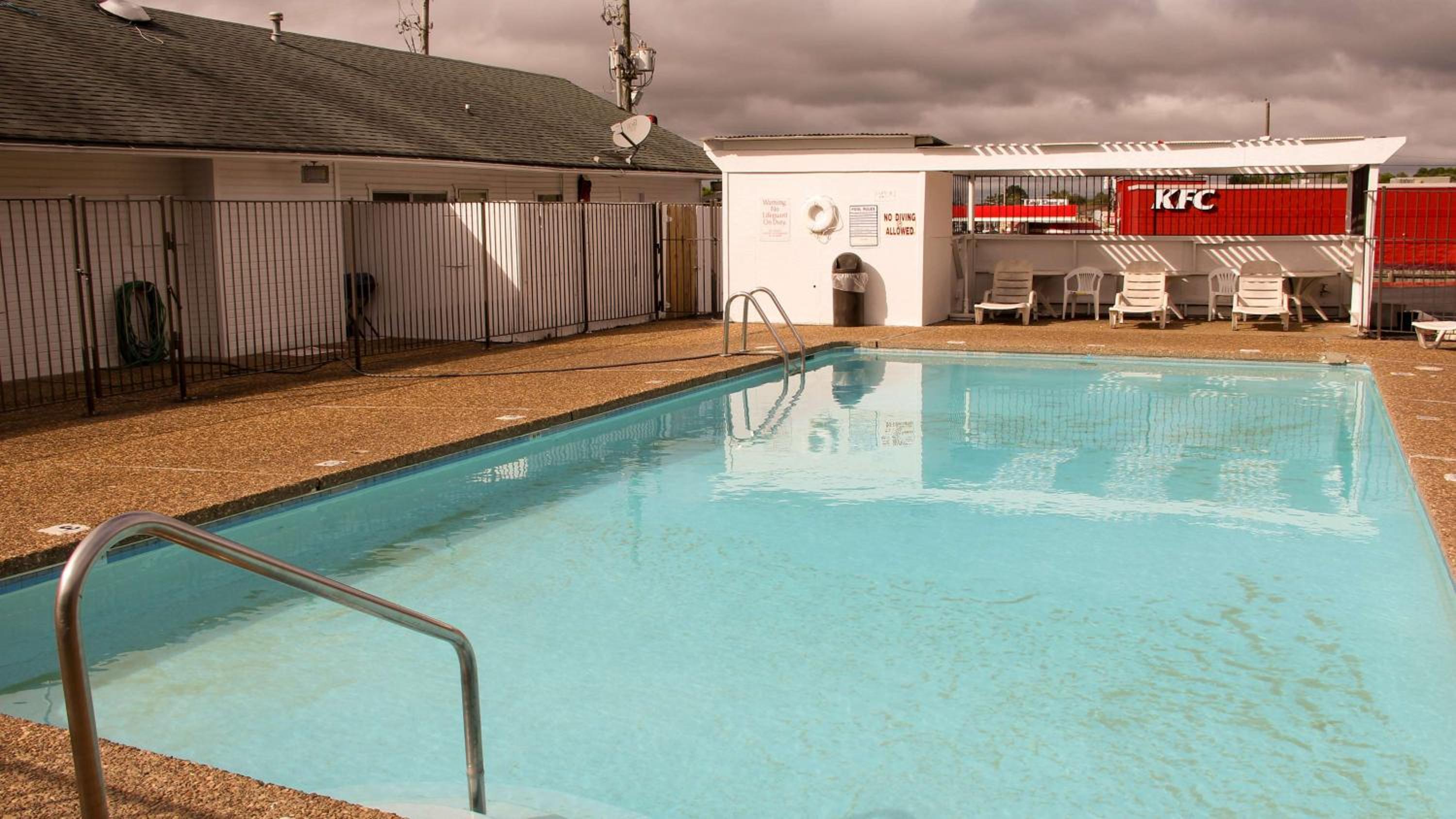 Motel 6-Fayetteville, AR