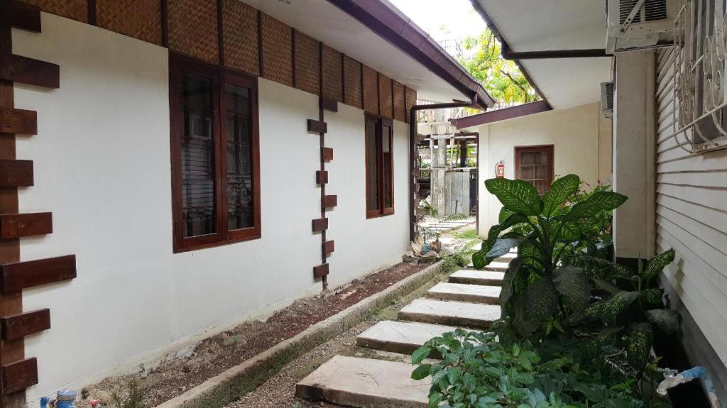 UrbanView BNKY Bed and Breakfast Palawan by RedDoorz view 3