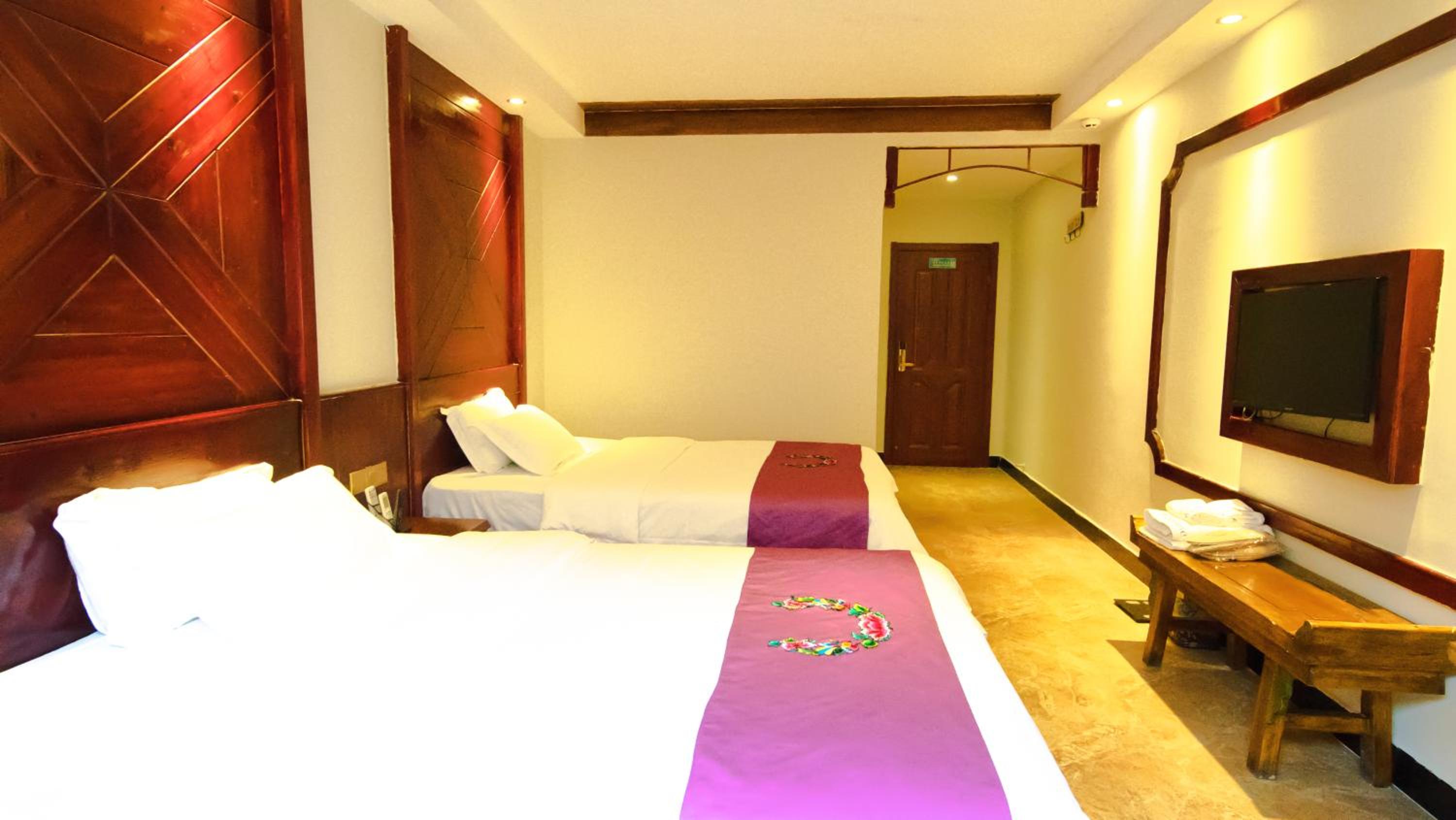 Fenghuang Tujia Ethnic Minority River View Hotel