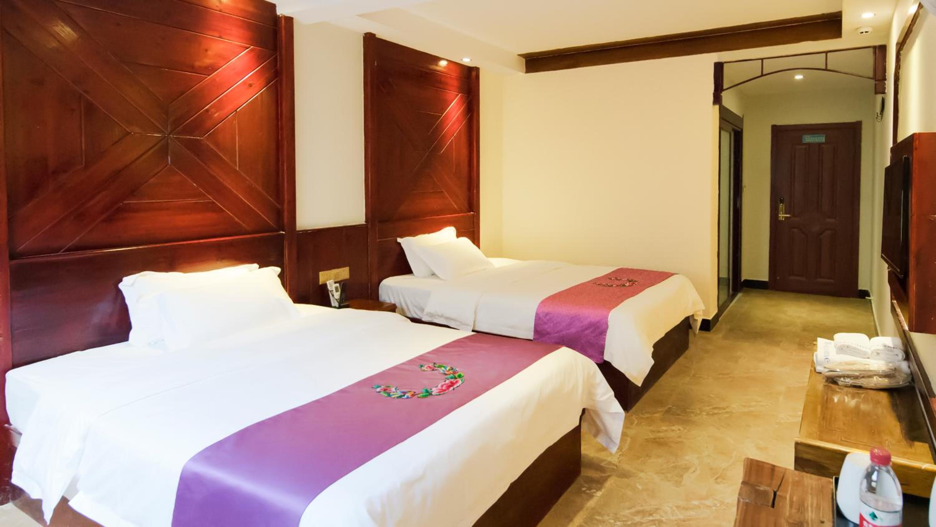 Fenghuang Tujia Ethnic Minority River View Hotel
