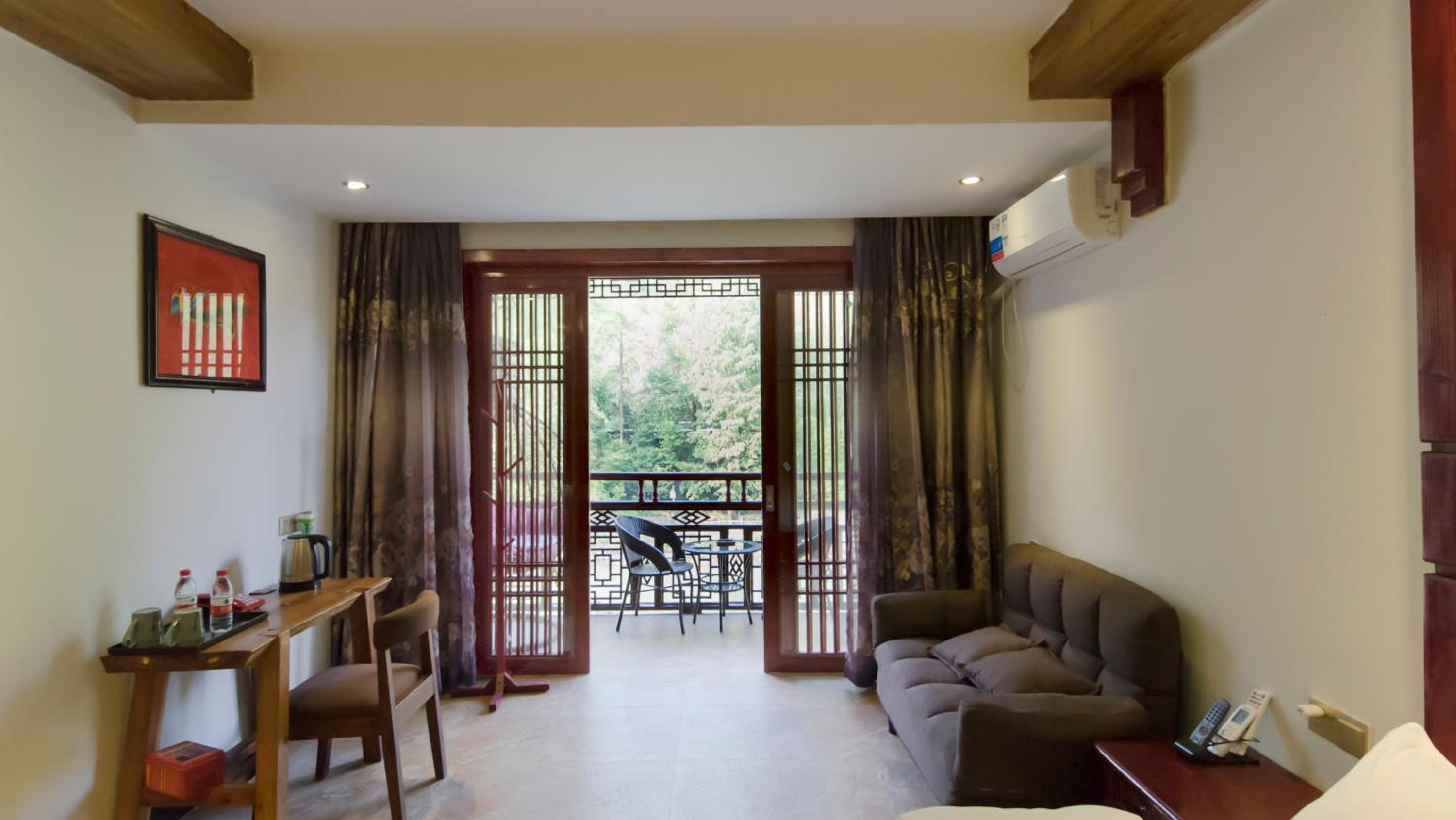 Fenghuang Tujia Ethnic Minority River View Hotel