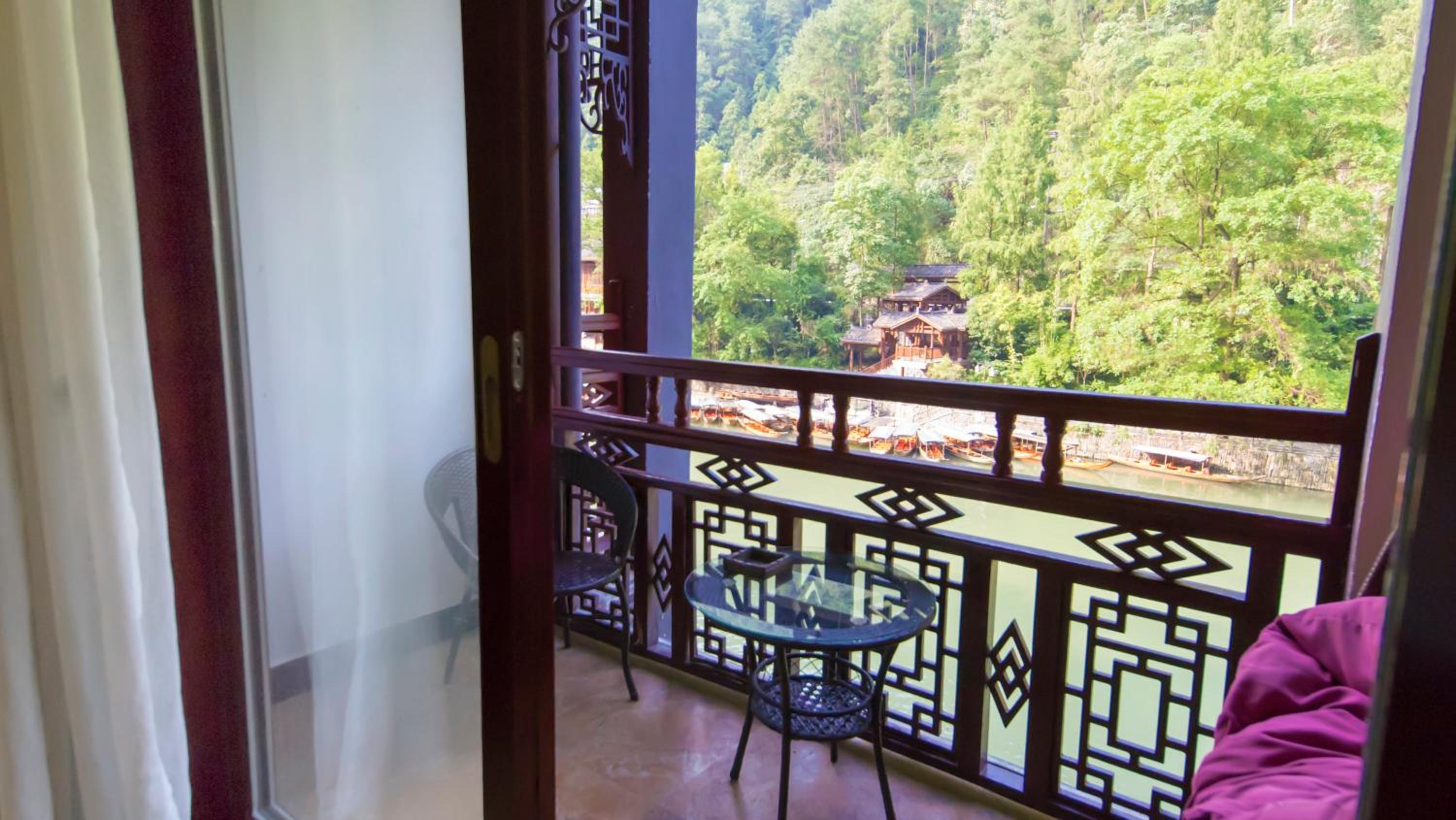 Fenghuang Tujia Ethnic Minority River View Hotel